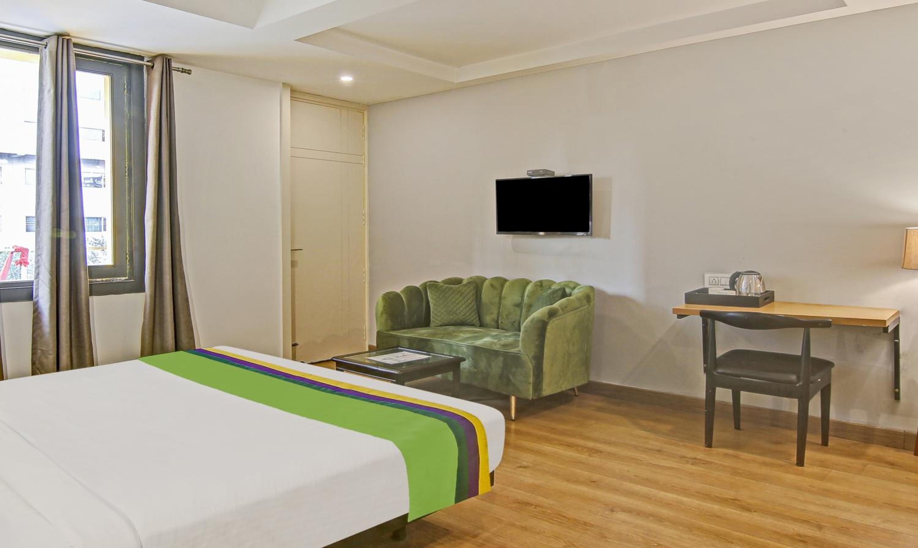 Deluxe Double Room - Photo 13