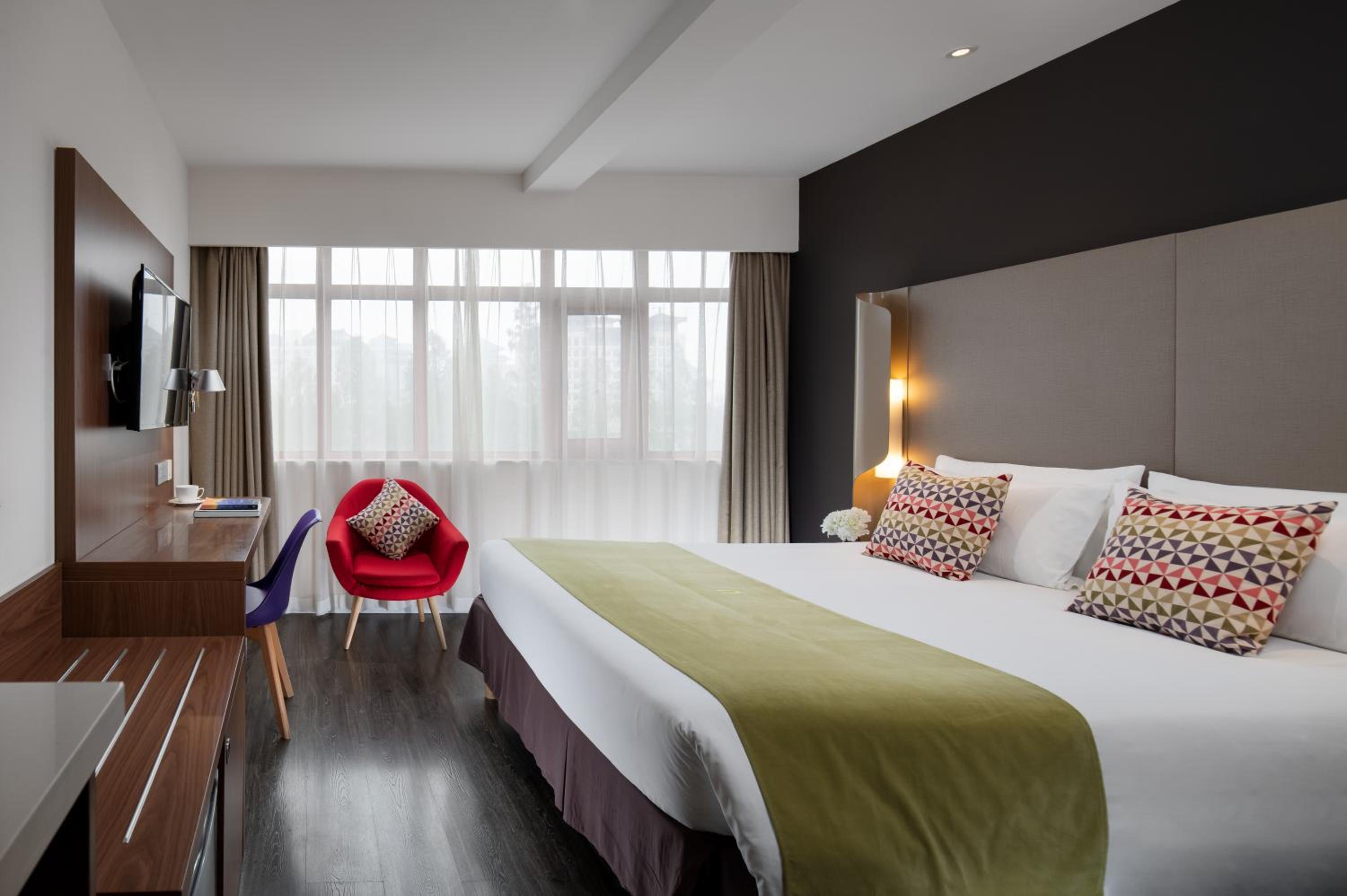 Deluxe King Room
