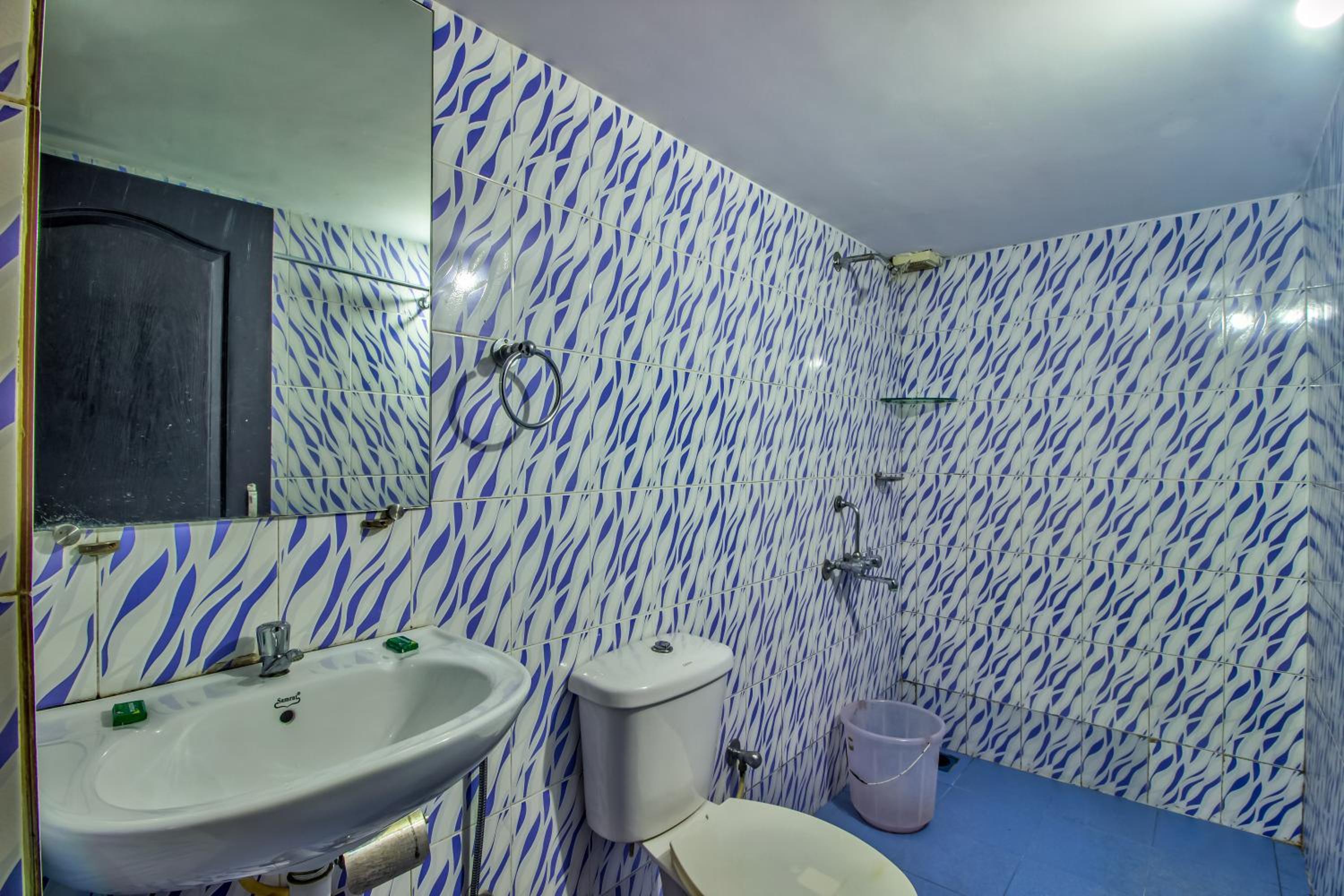 Studio with Balcony - Photo 11