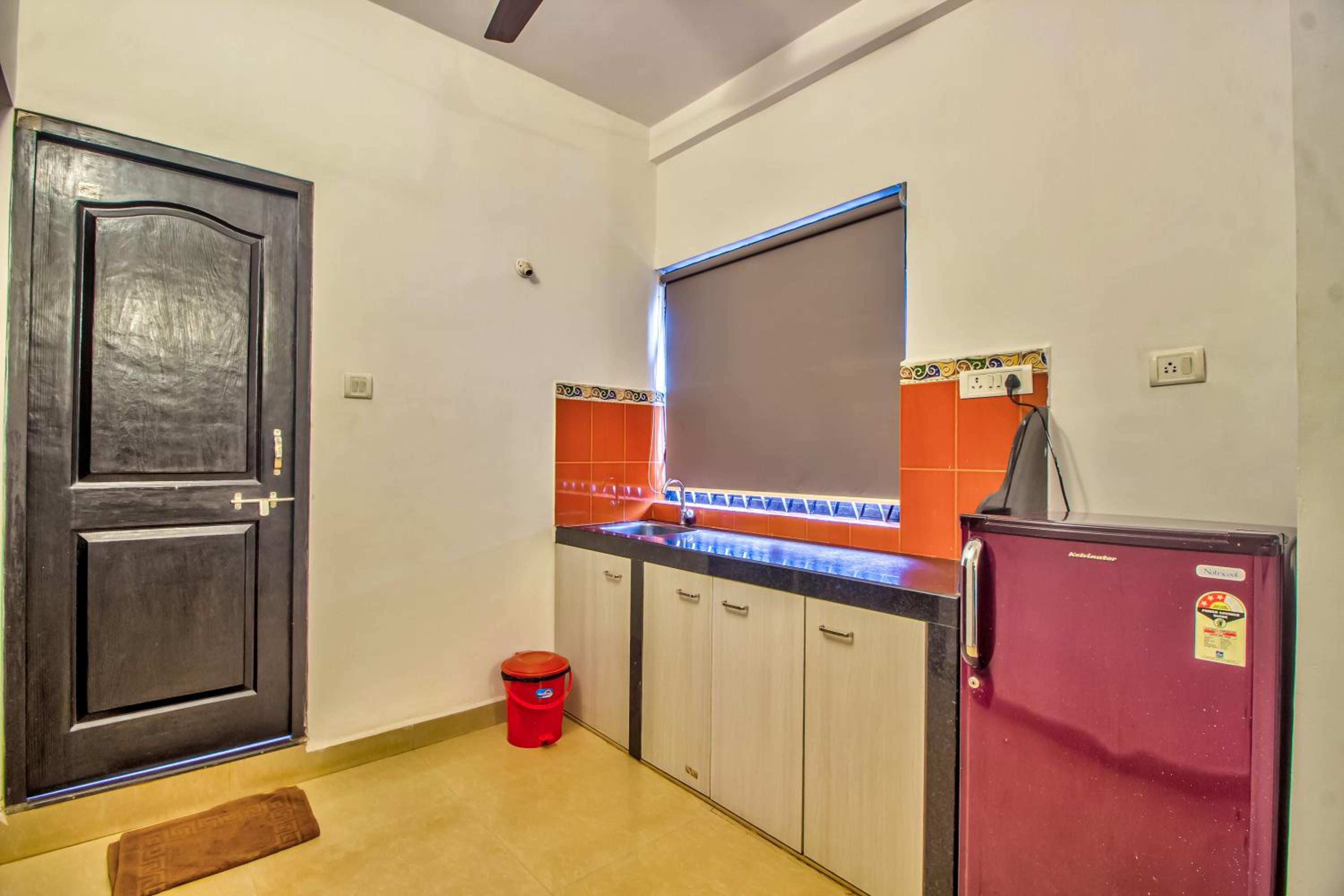 Studio with Balcony - Photo 13