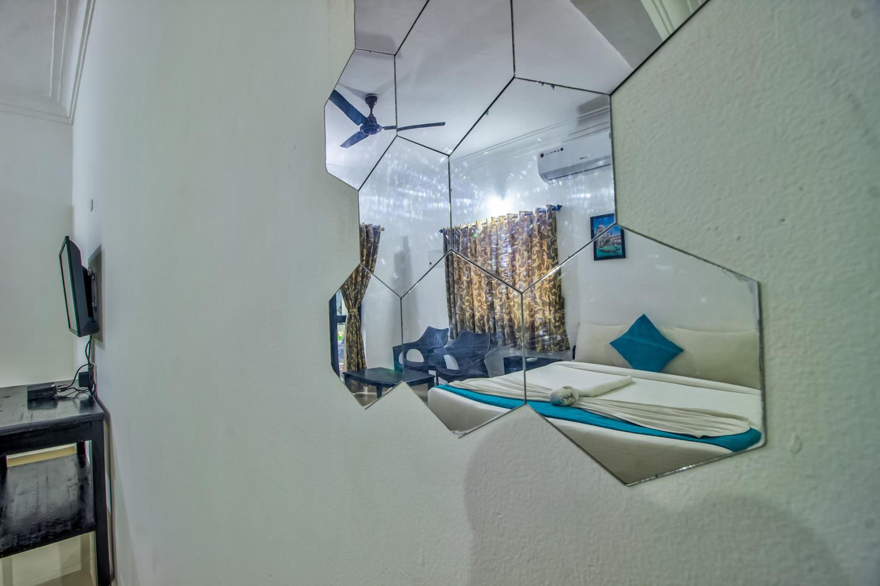 Studio with Balcony - Photo 4