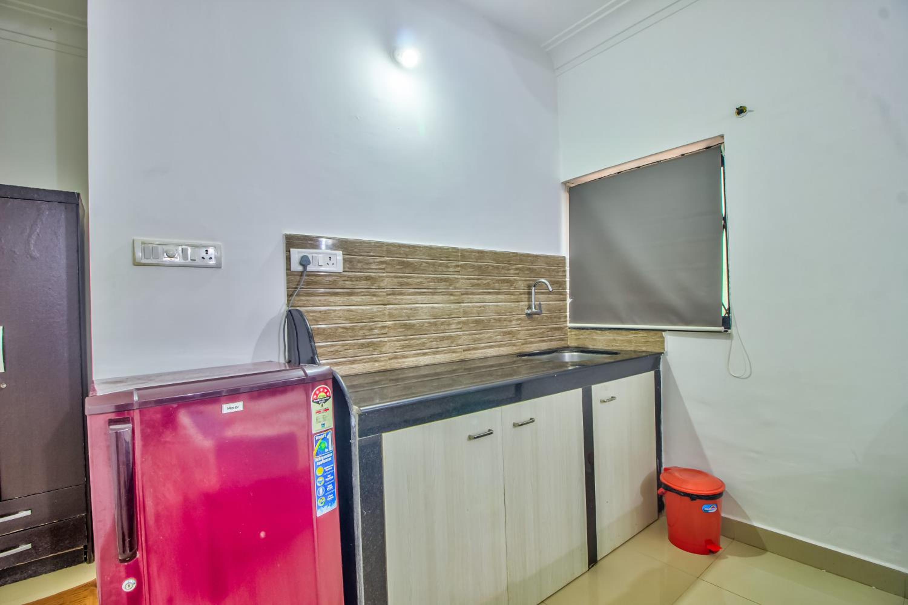 Studio with Balcony - Photo 5