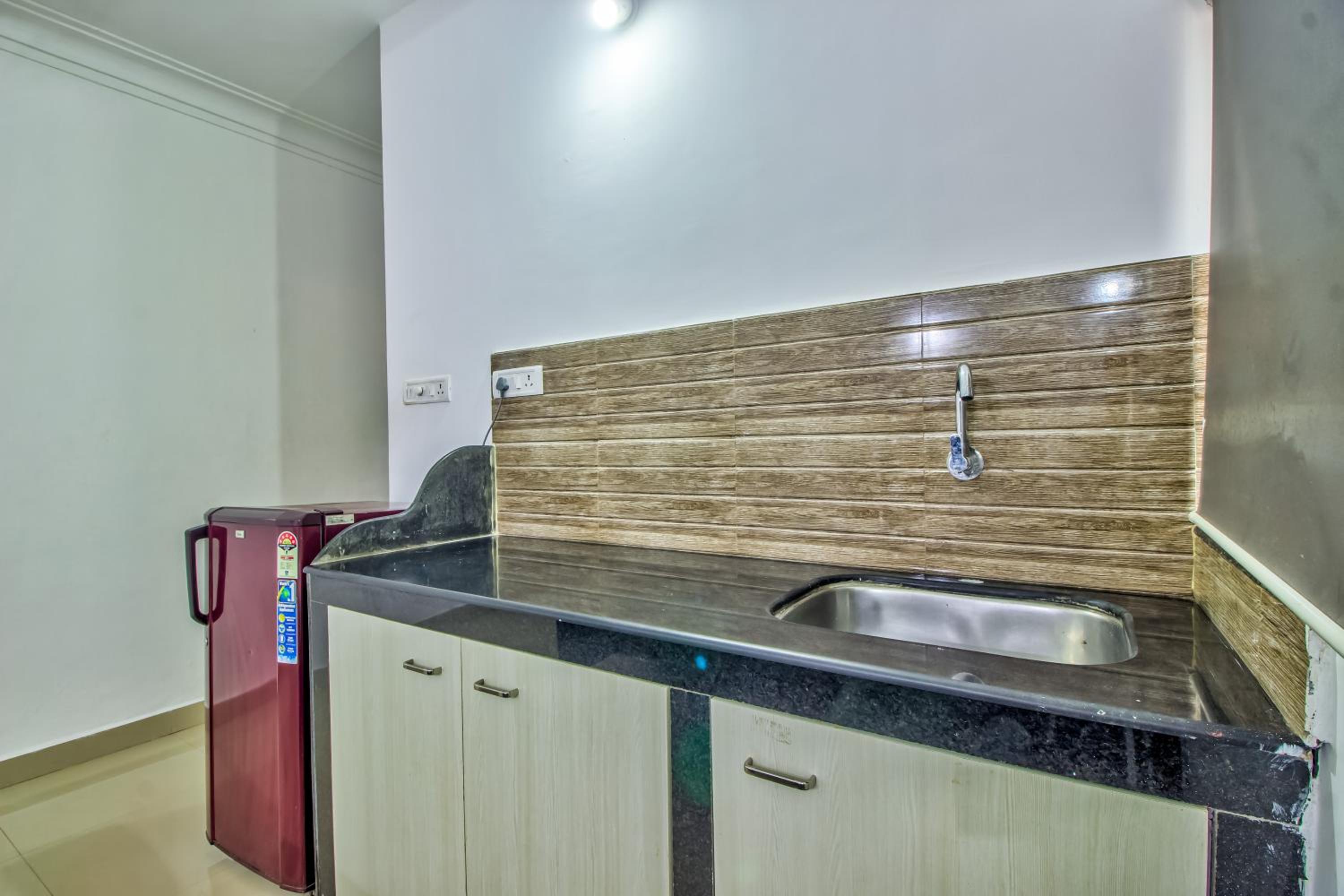 Studio with Balcony - Photo 10