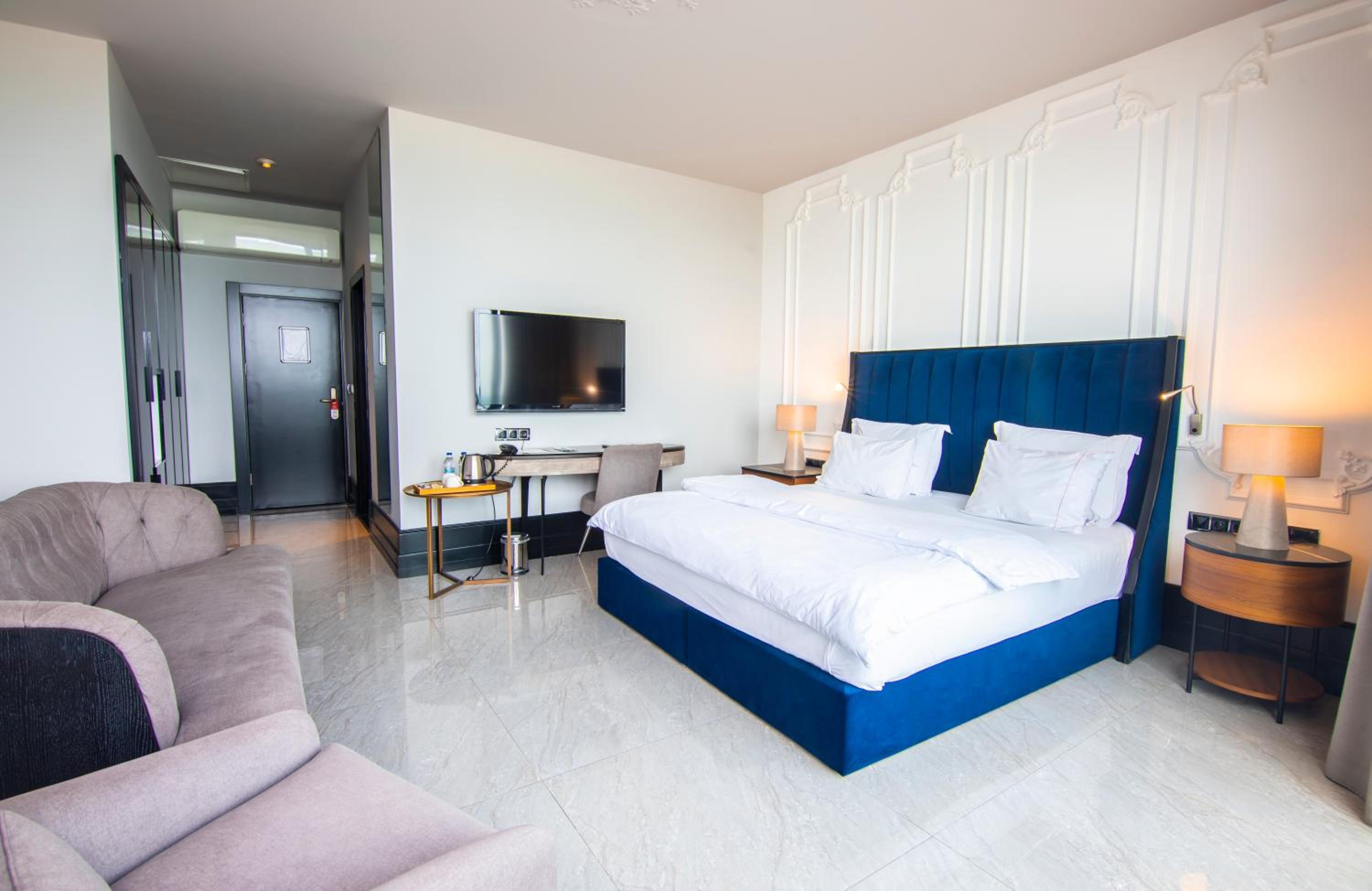 Deluxe King Room - Photo 2