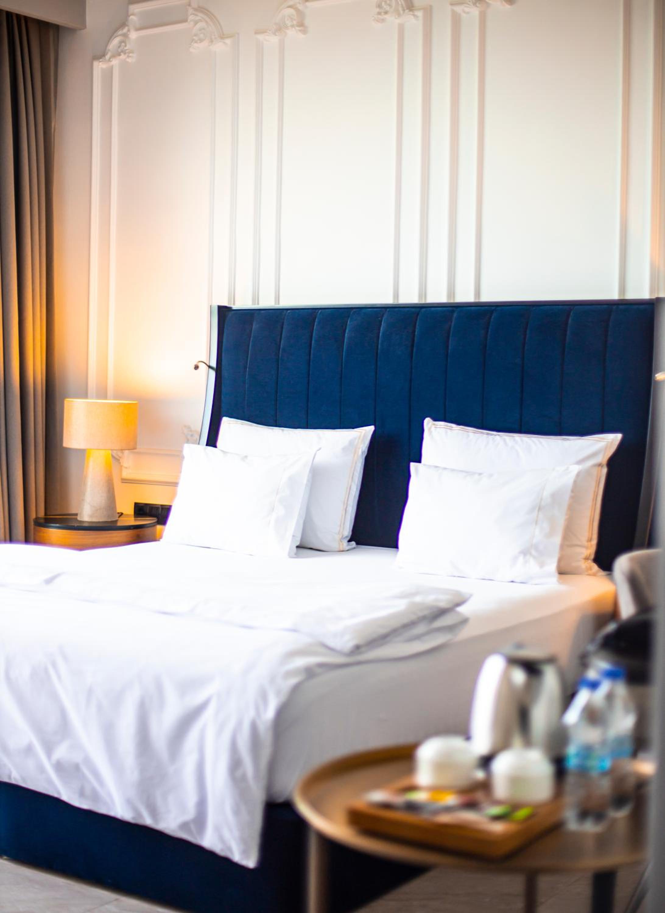 Deluxe King Room - Photo 8