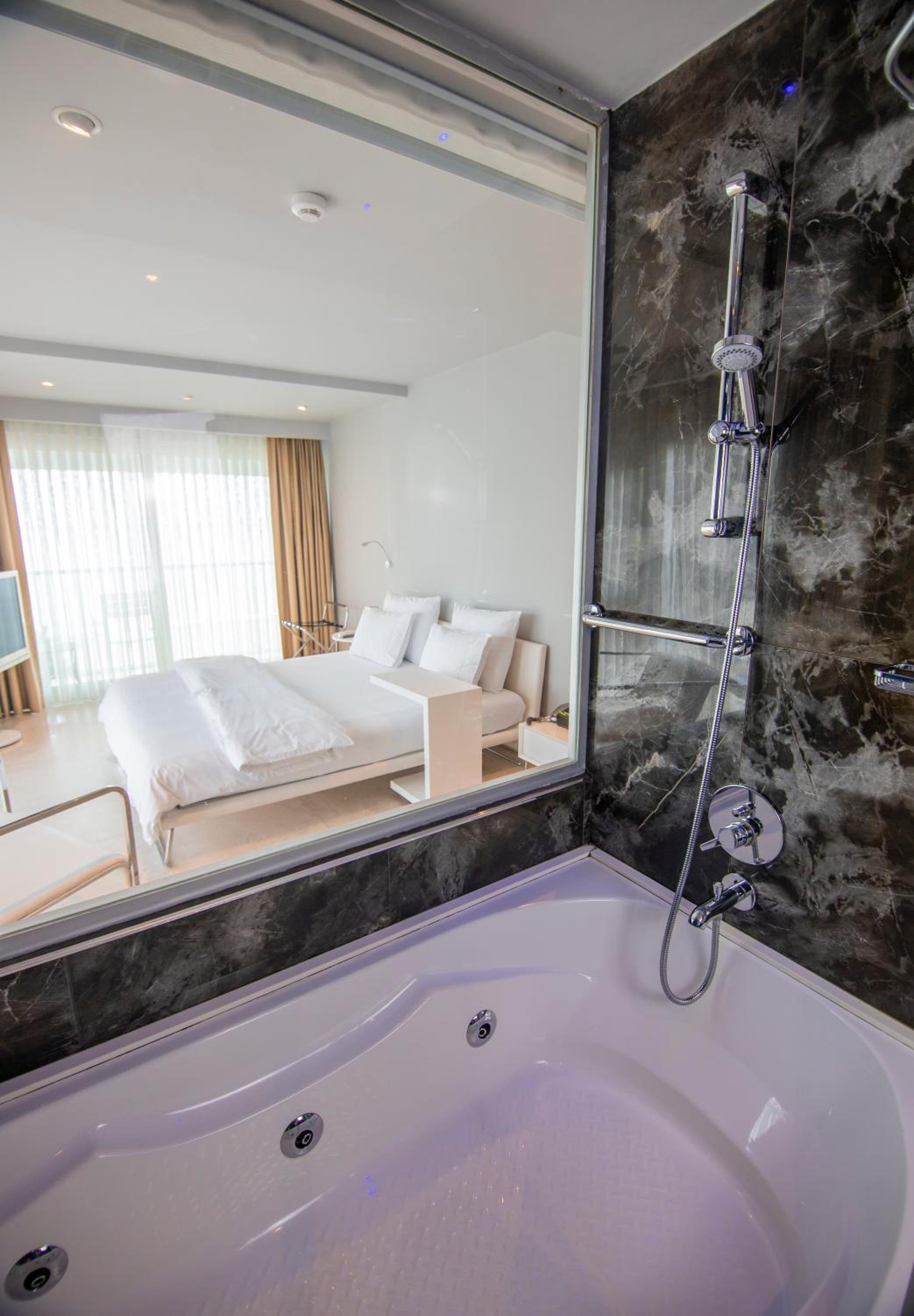 Deluxe Double Room with Sea View photo 3