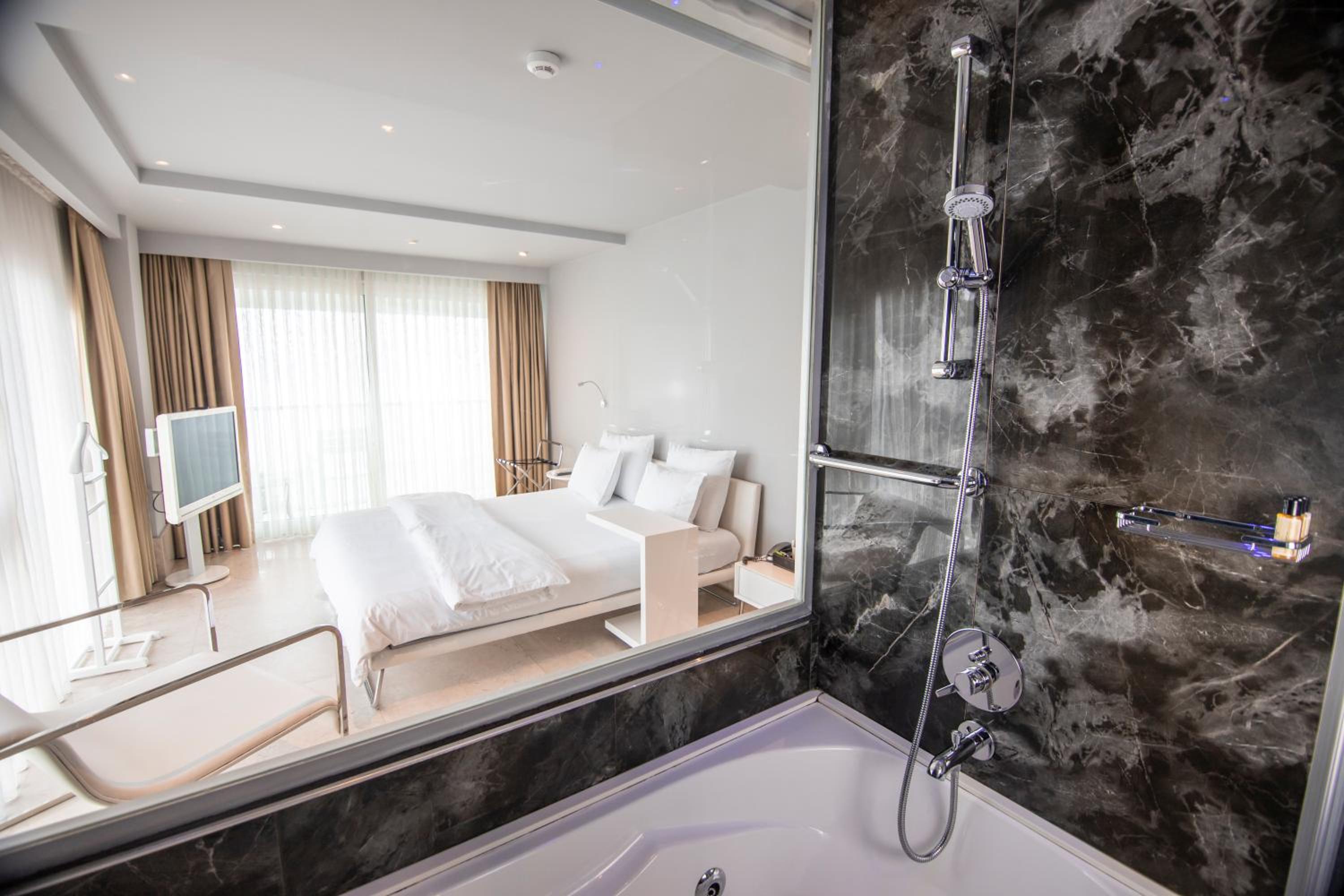 Deluxe Double Room with Sea View photo 2