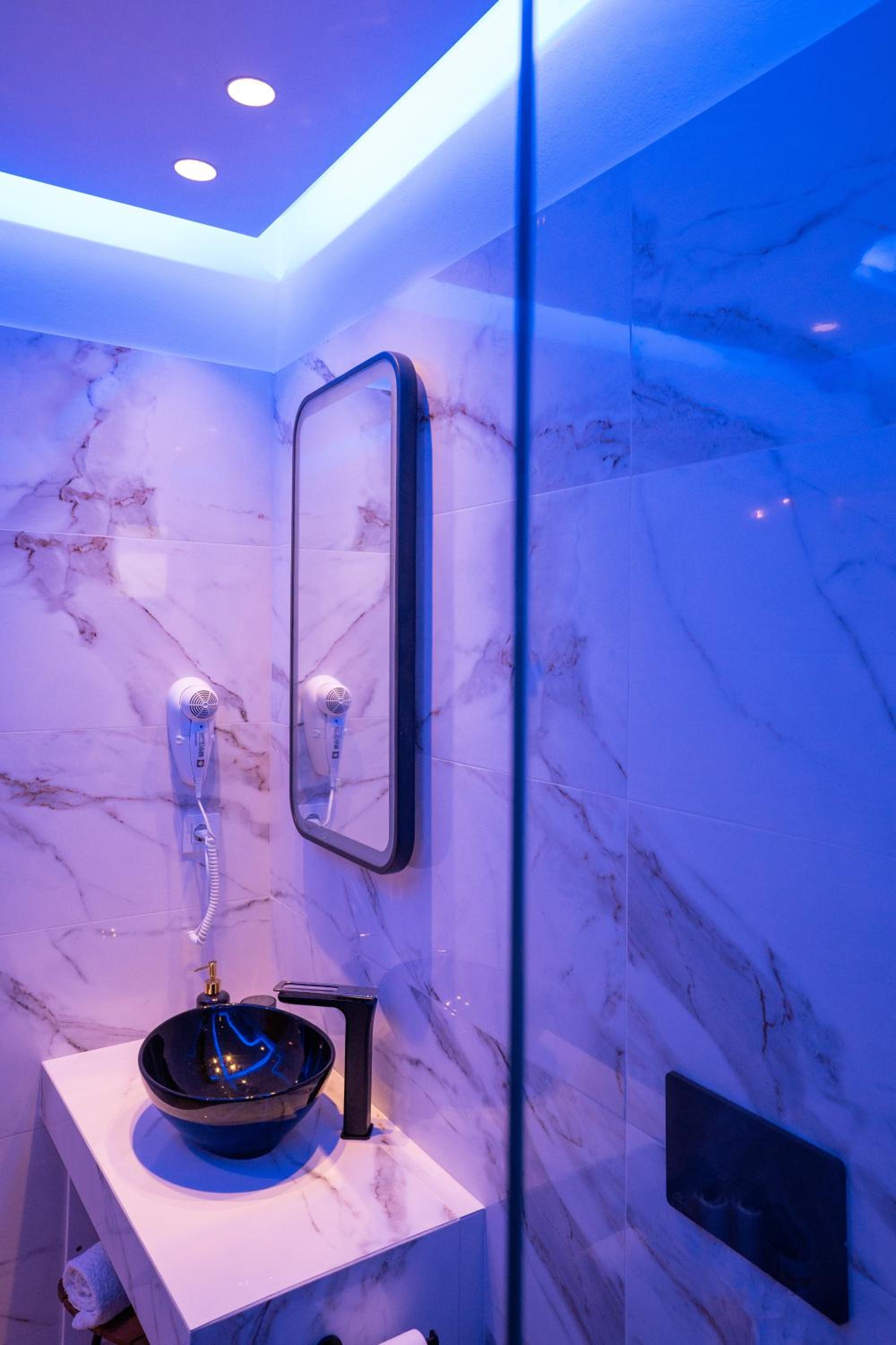 Sea View Suite with Private Hot tub - Photo 40