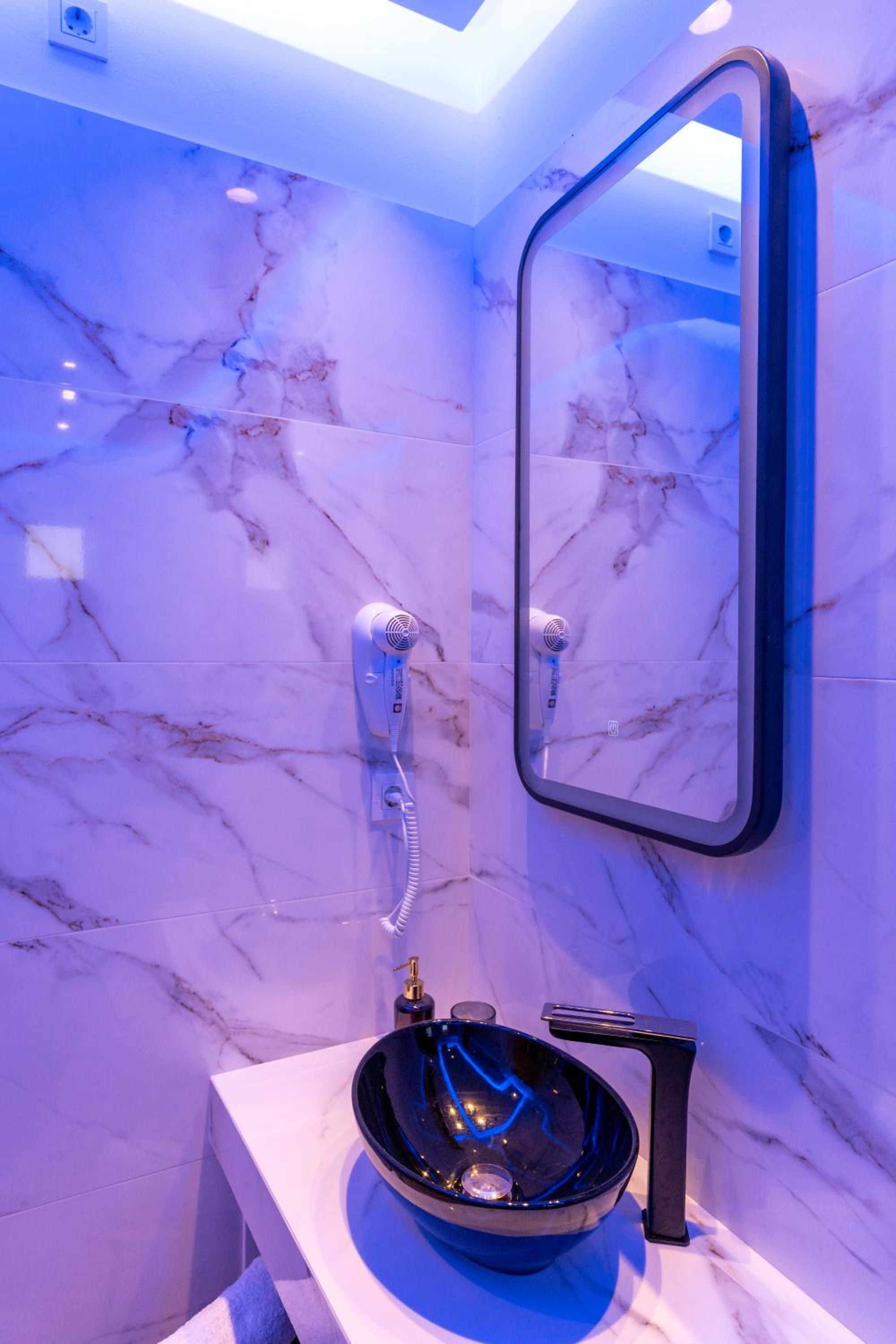 Suite with Private Heated Pool - Photo 18