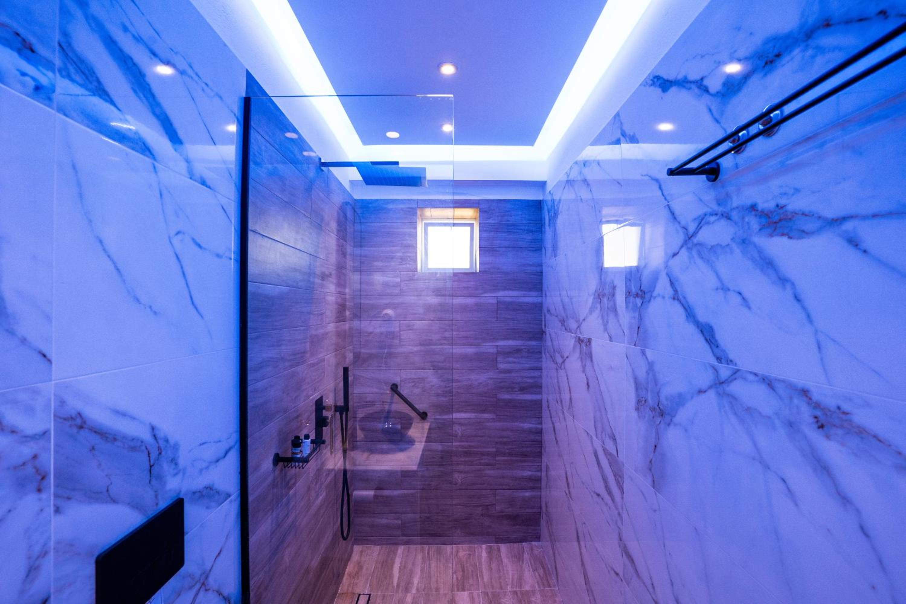 Suite with Private Heated Pool - Photo 14