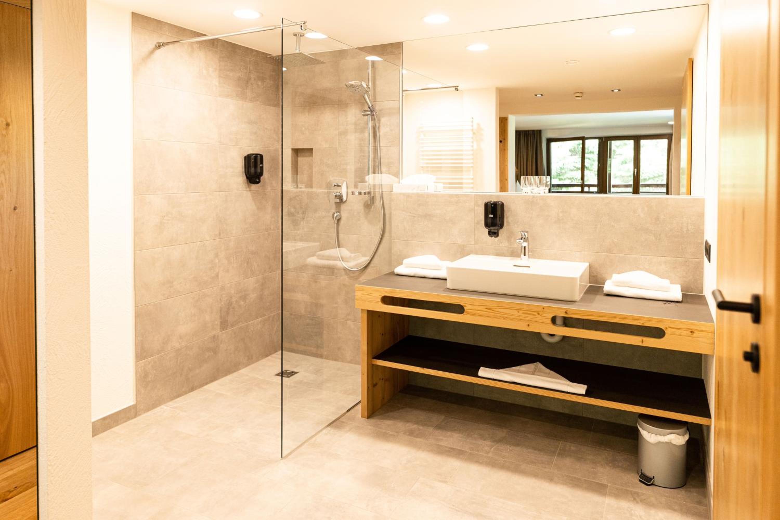 Superior Double Room with Balcony - Photo 2