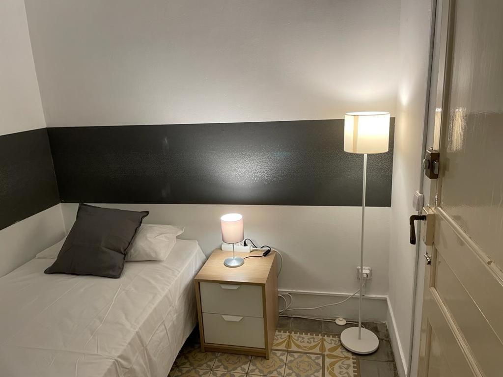 Standard Single Room with Shared Bathroom photo 2