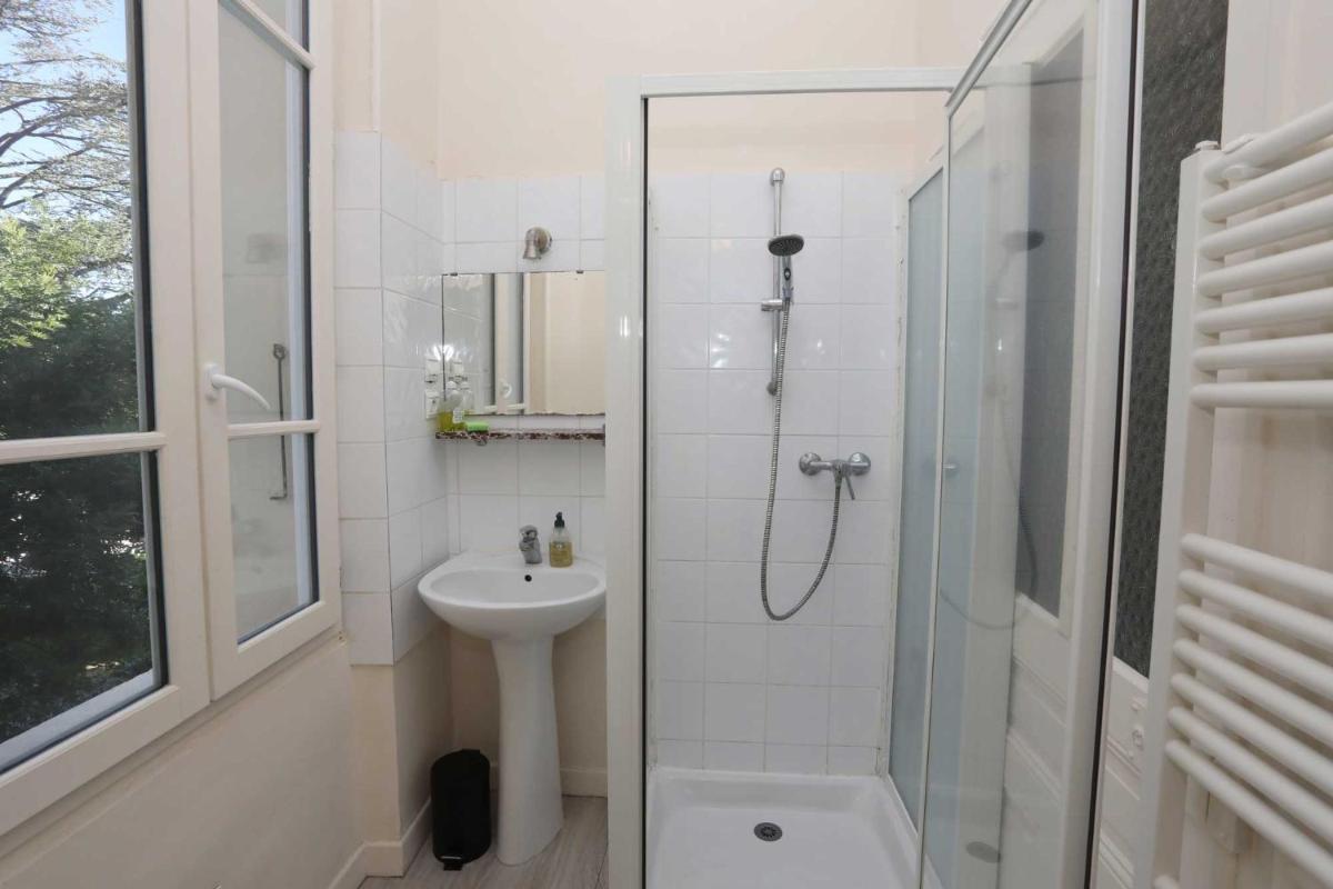Double Room with Private Bathroom - Photo 7