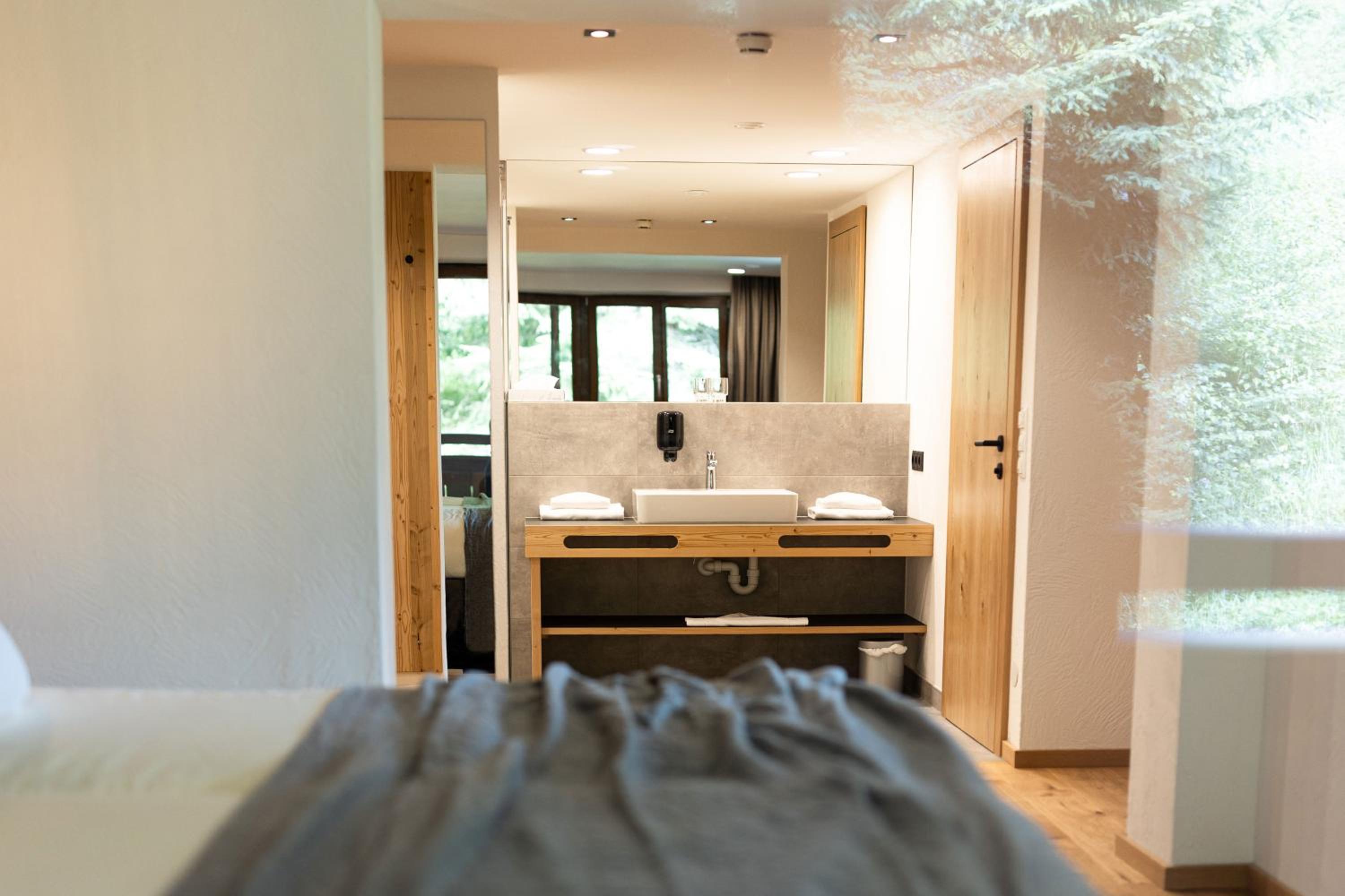 Superior Double Room with Balcony - Photo 4