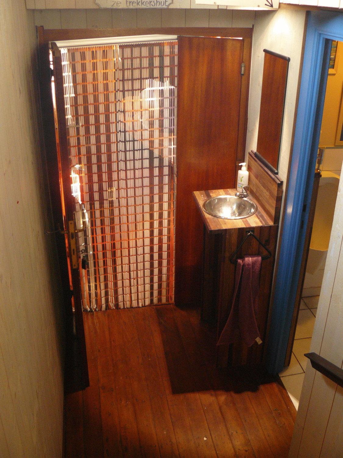 Cabin on Boat - Photo 9