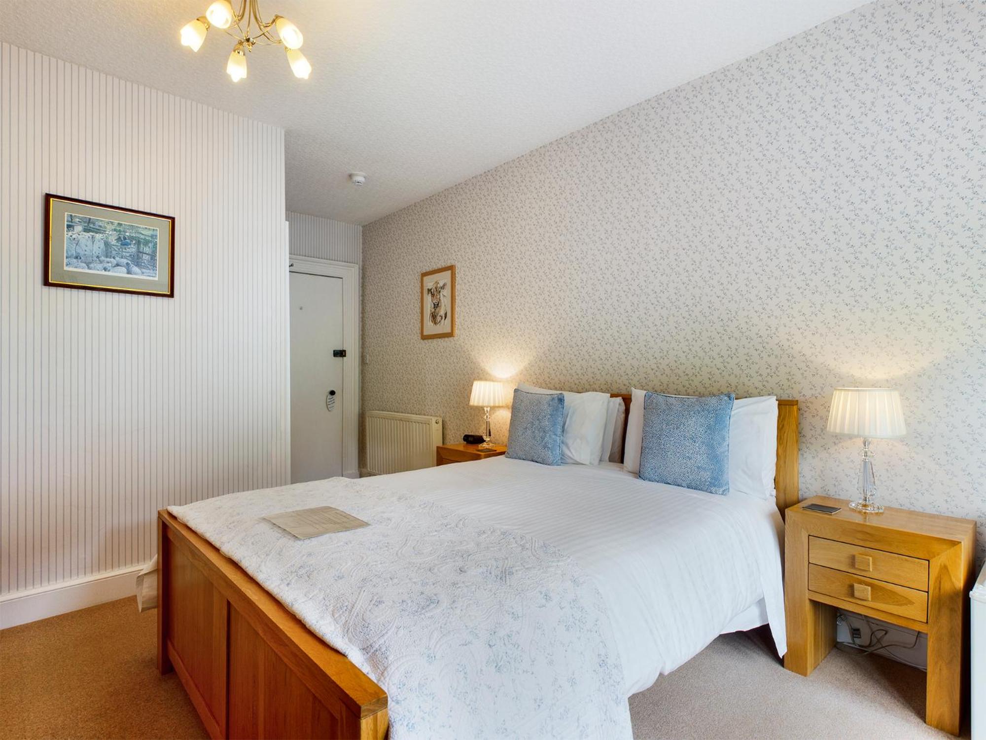 Economy King Room with Bath/Shower photo 2
