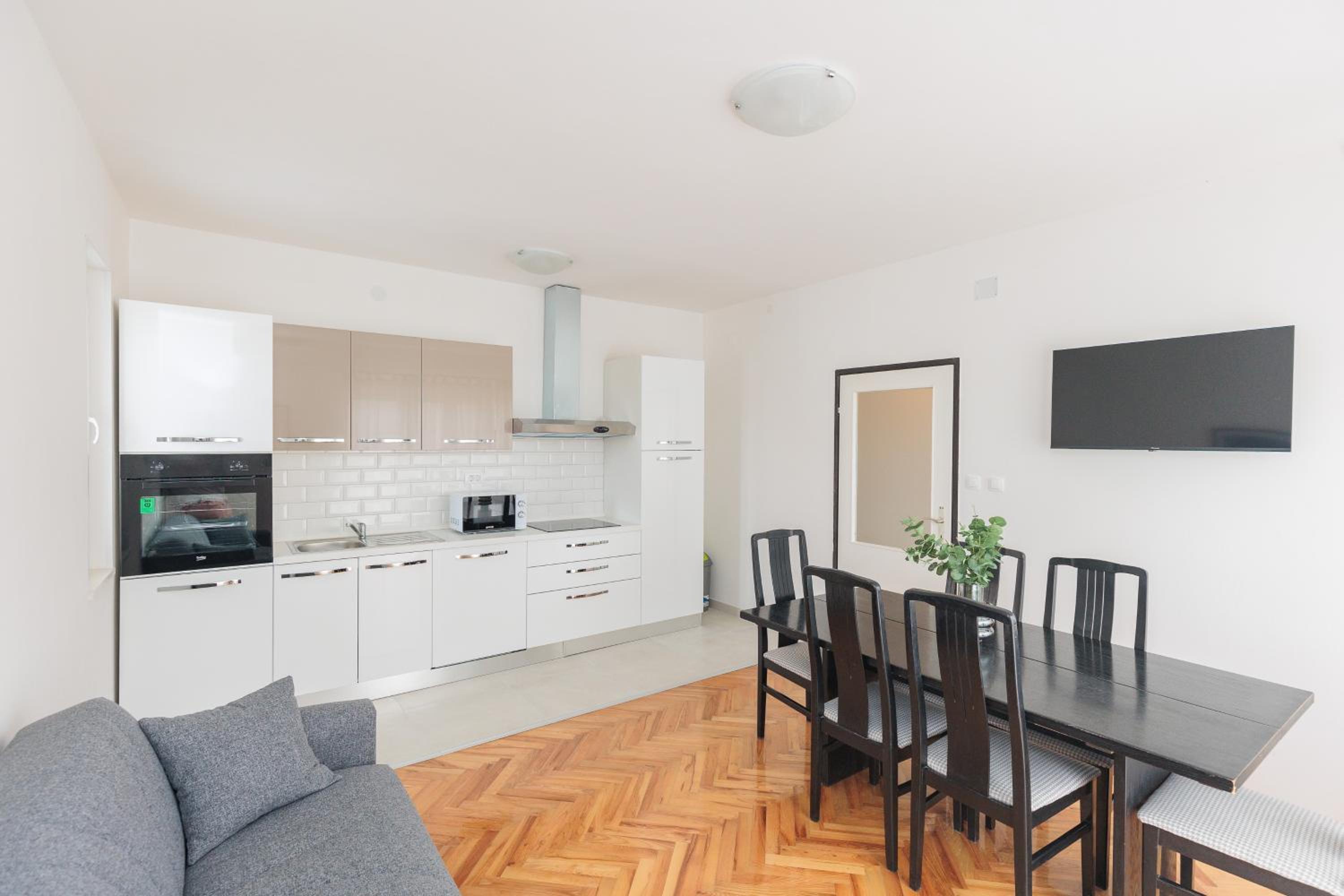 Three-Bedroom Apartment - Photo 5