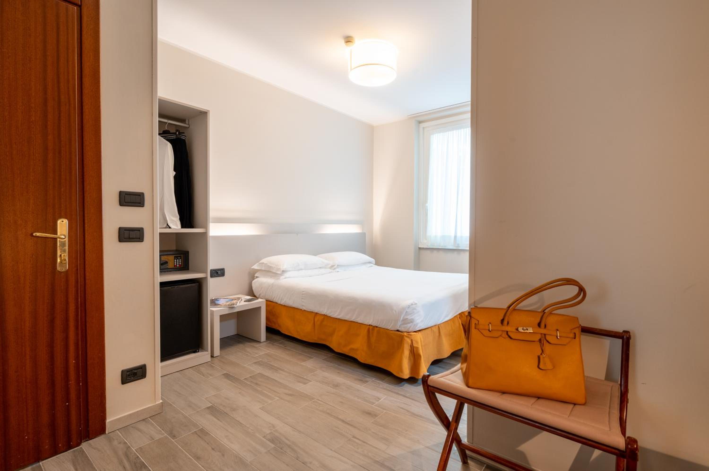 Double or Twin Room - Photo 6