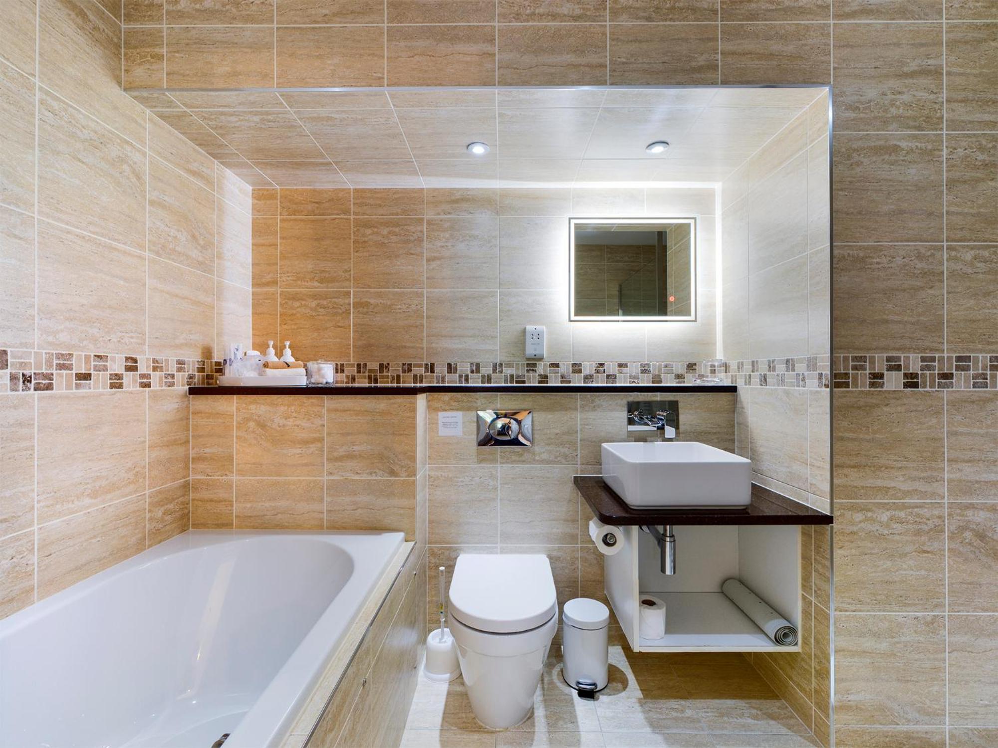 Superior King with Bath/Shower Room 7 photo 3