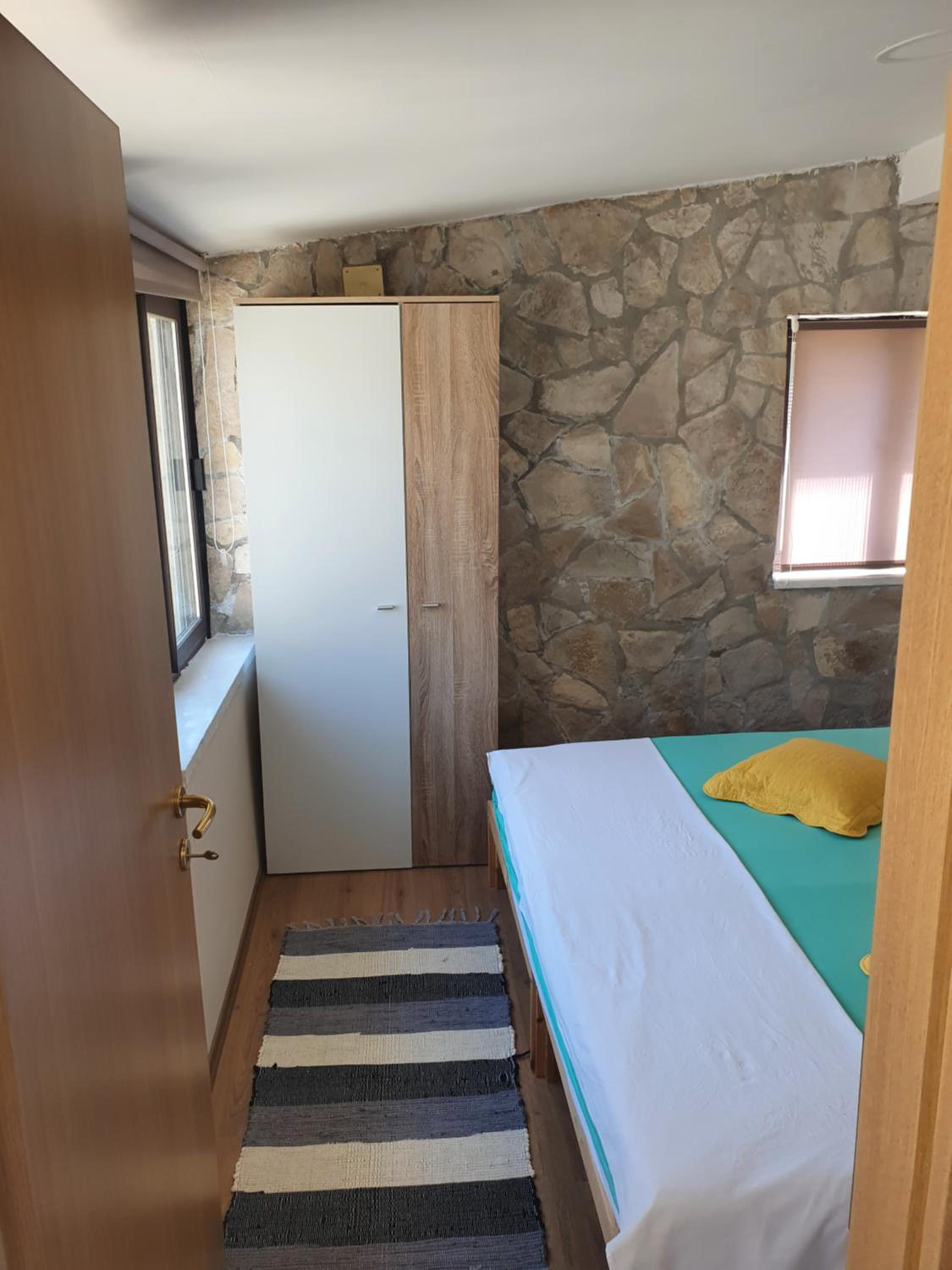 One-Bedroom Apartment - Photo 8