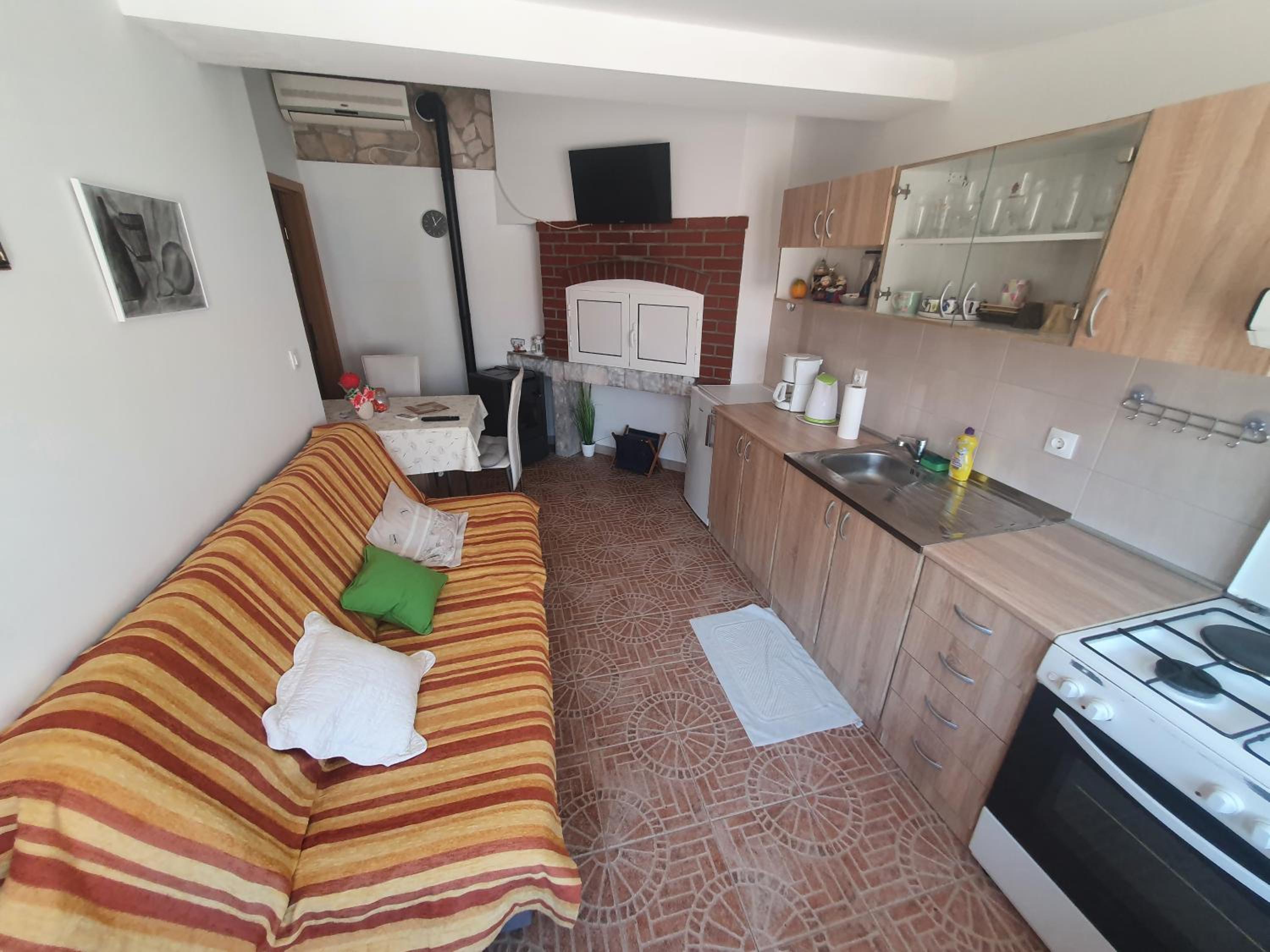 One-Bedroom Apartment - Photo 11