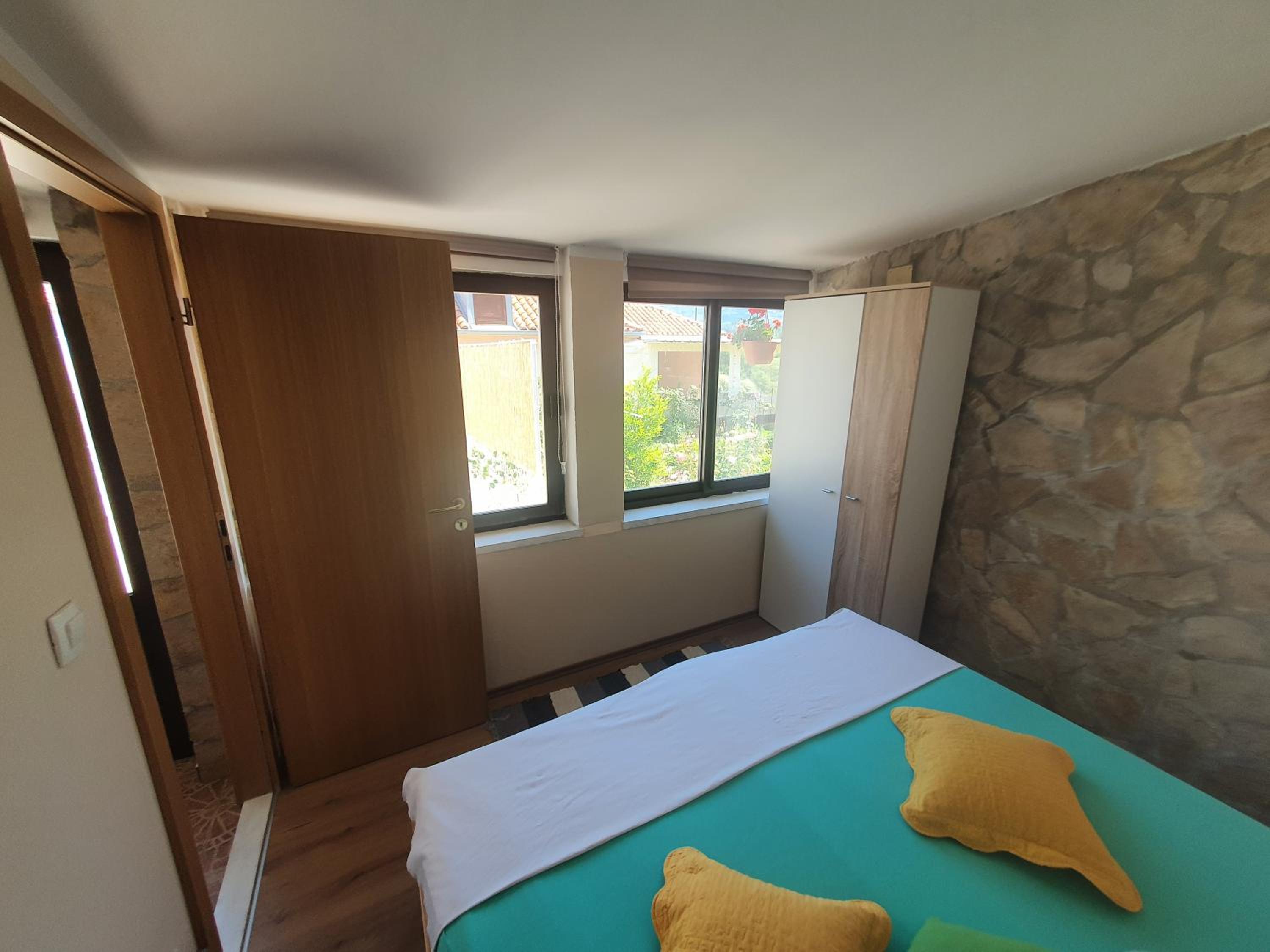 One-Bedroom Apartment - Photo 1