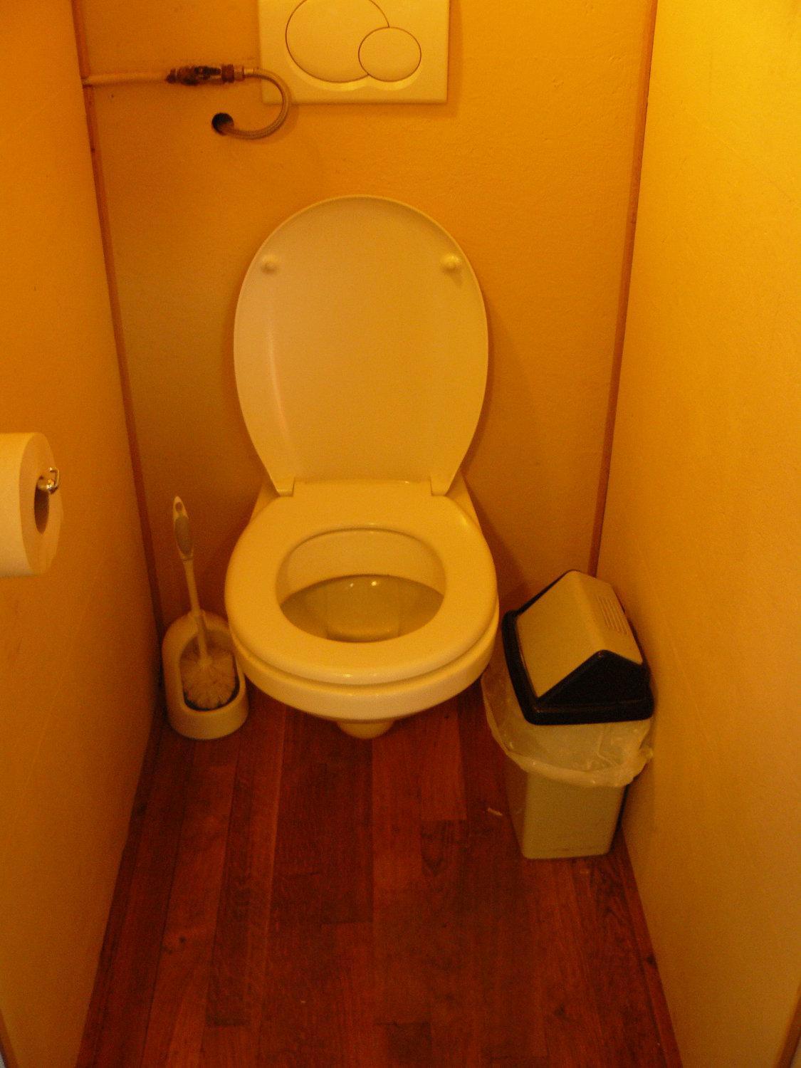 Cabin on Boat - Photo 12