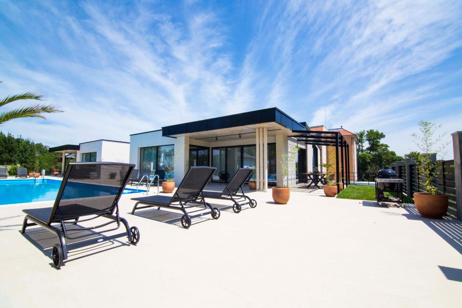 Villa photo 3