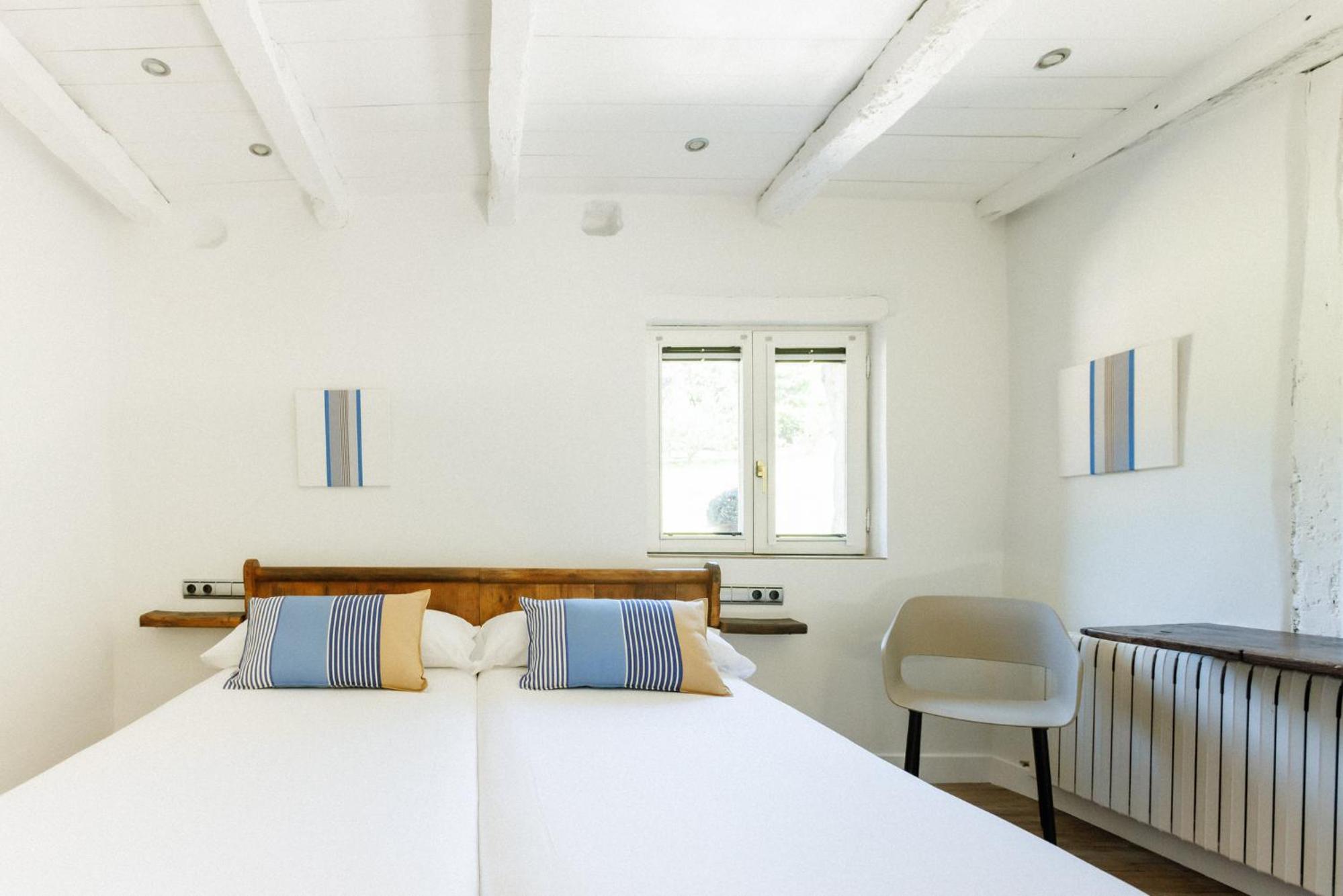 Standard Twin Room with Mountain View - Photo 4