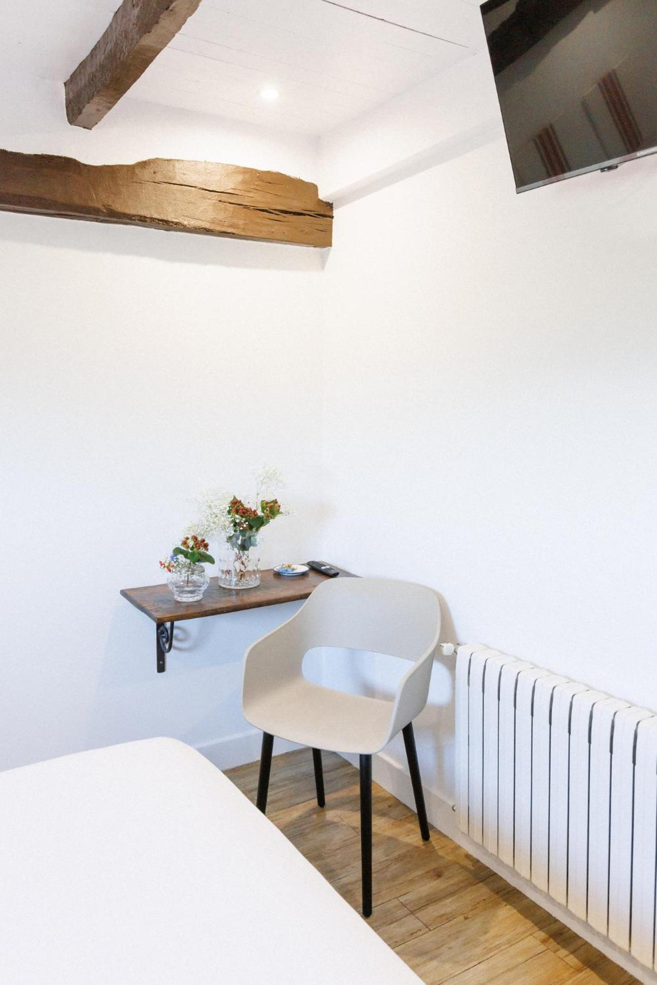 Double Room - Photo 2