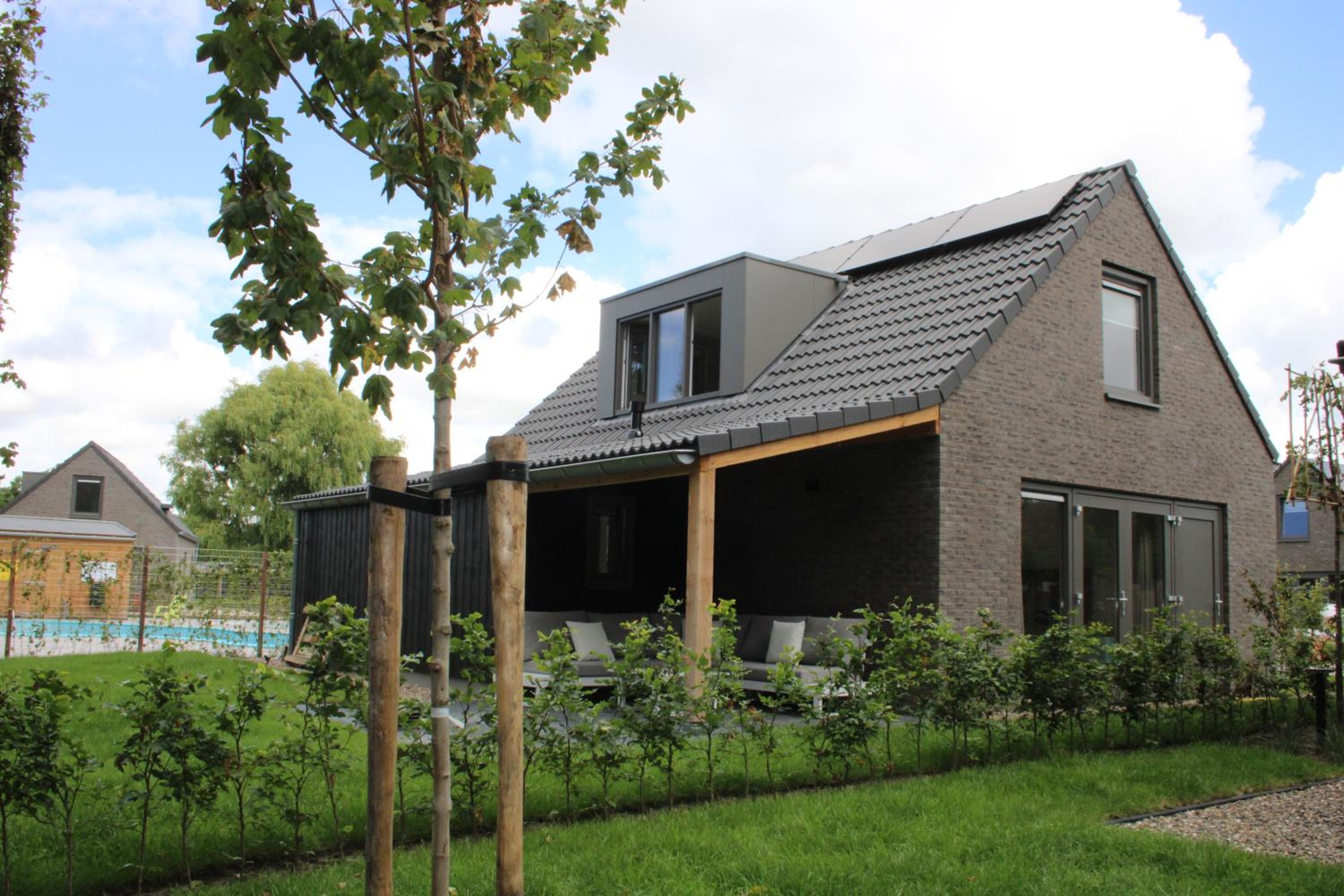 Three-Bedroom House photo 3