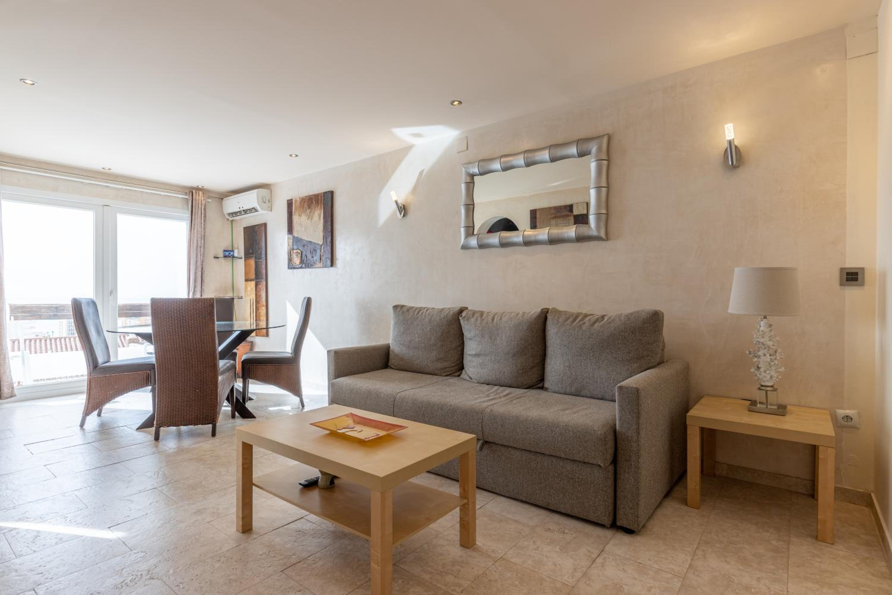 Apartamento de dos habitaciones con balcón y terraza