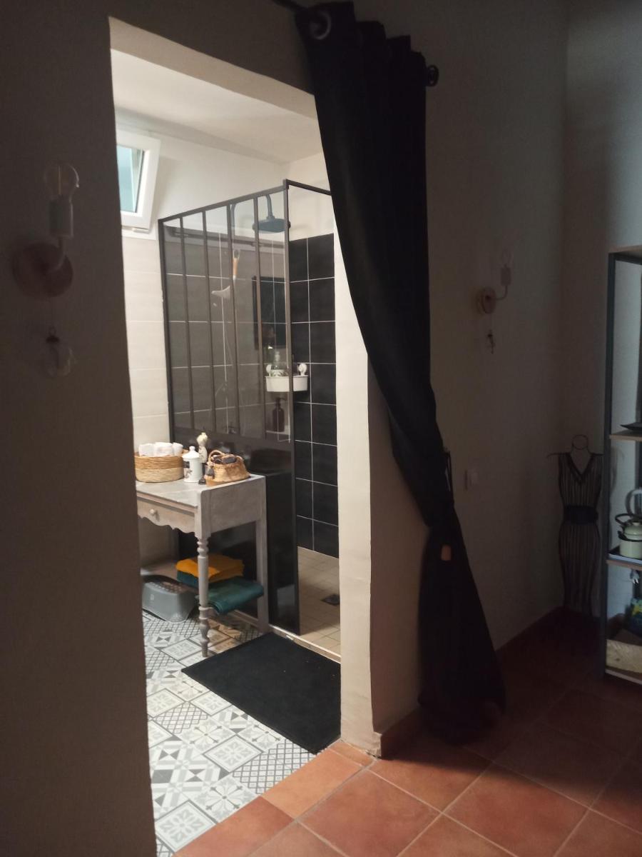 Double Room with Private Bathroom - Photo 2