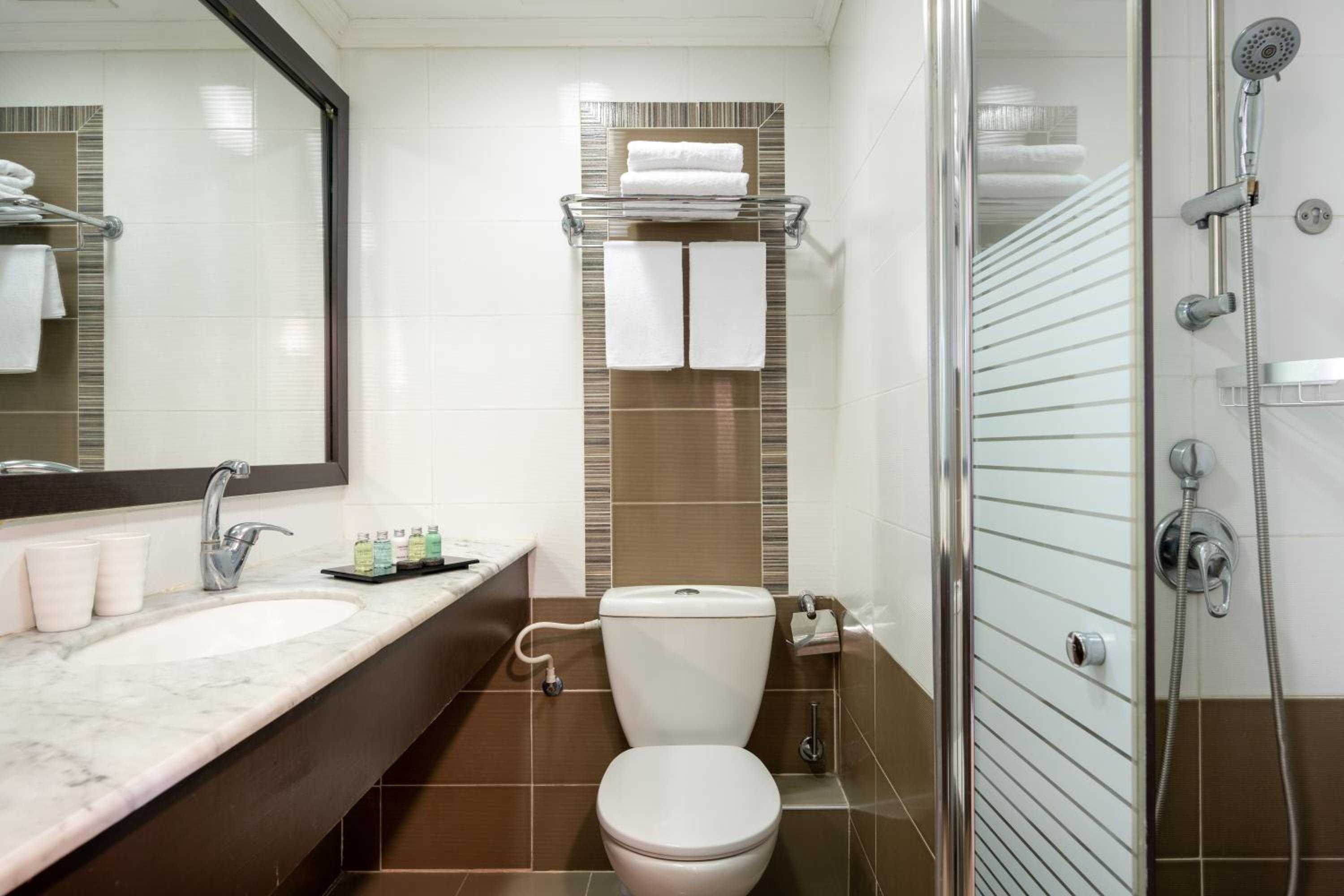 Superior Double or Twin Room thumbnail 5