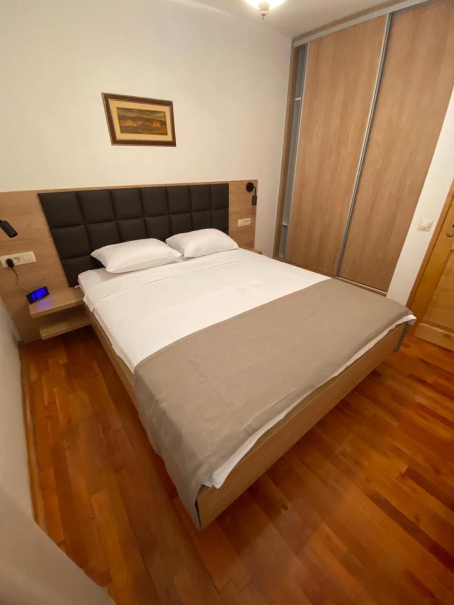 Three-Bedroom Apartment with Terrace and Sea View - Photo 1