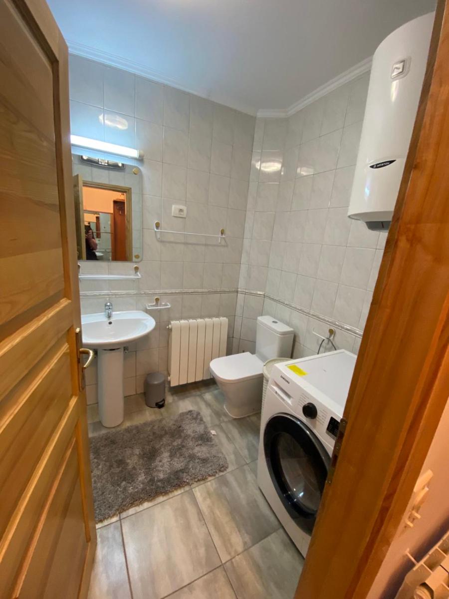 Three-Bedroom Apartment with Terrace and Sea View - Photo 8