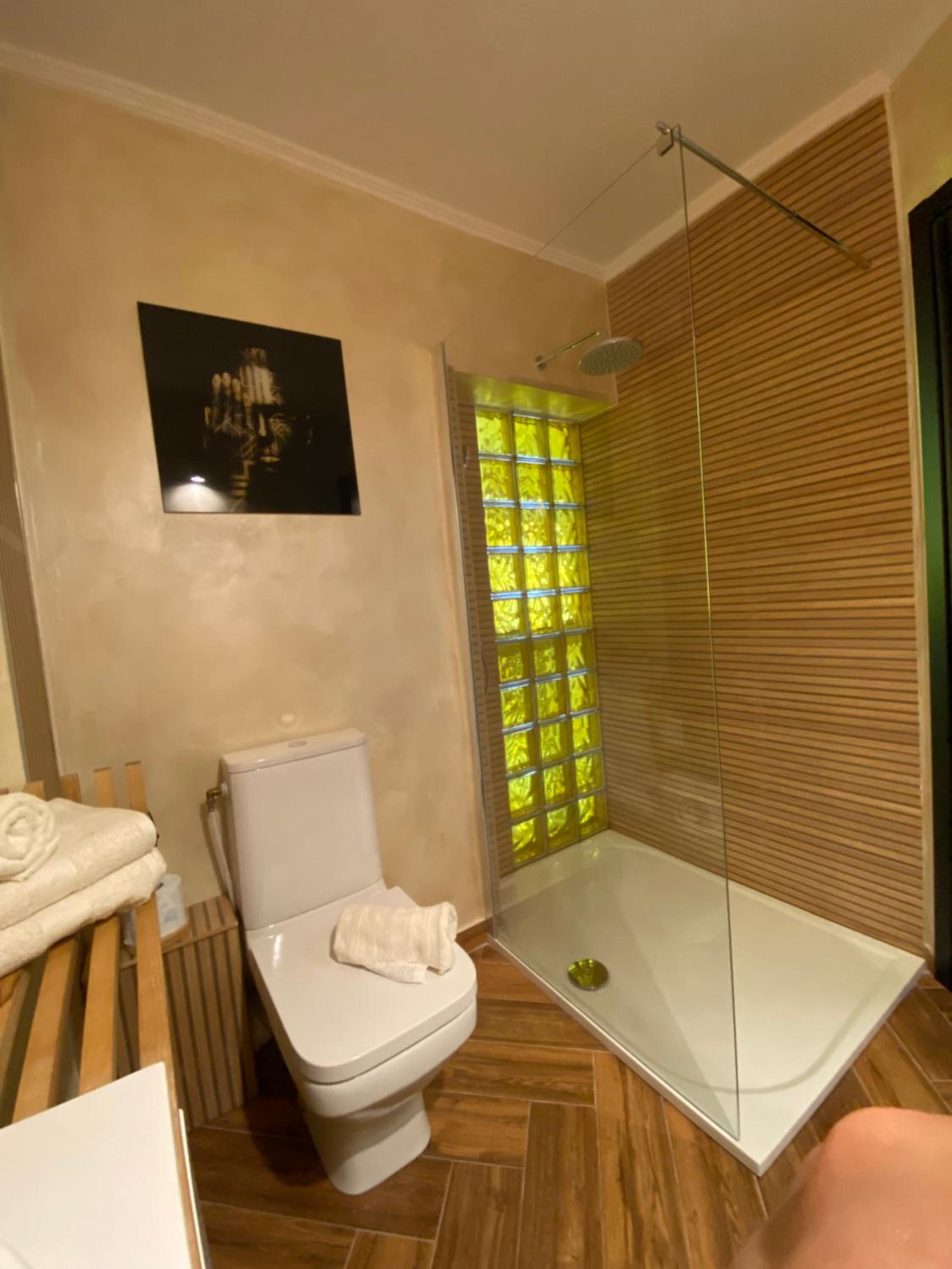 One-Bedroom Apartment - Photo 9