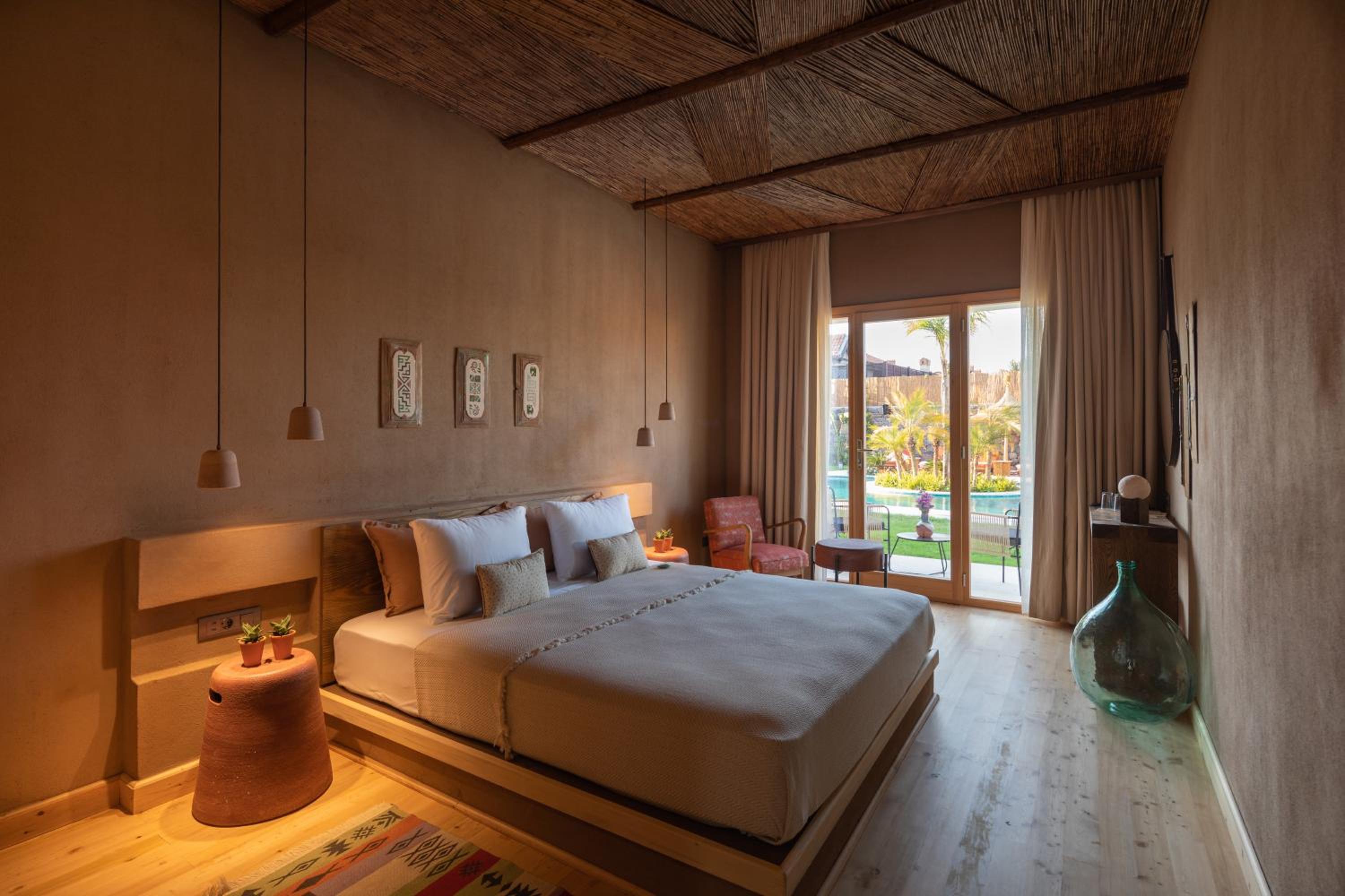 Double Room with Pool View - Photo 1