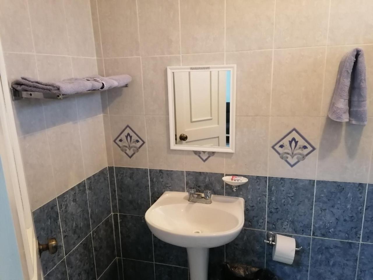 Budget Double Room photo 3