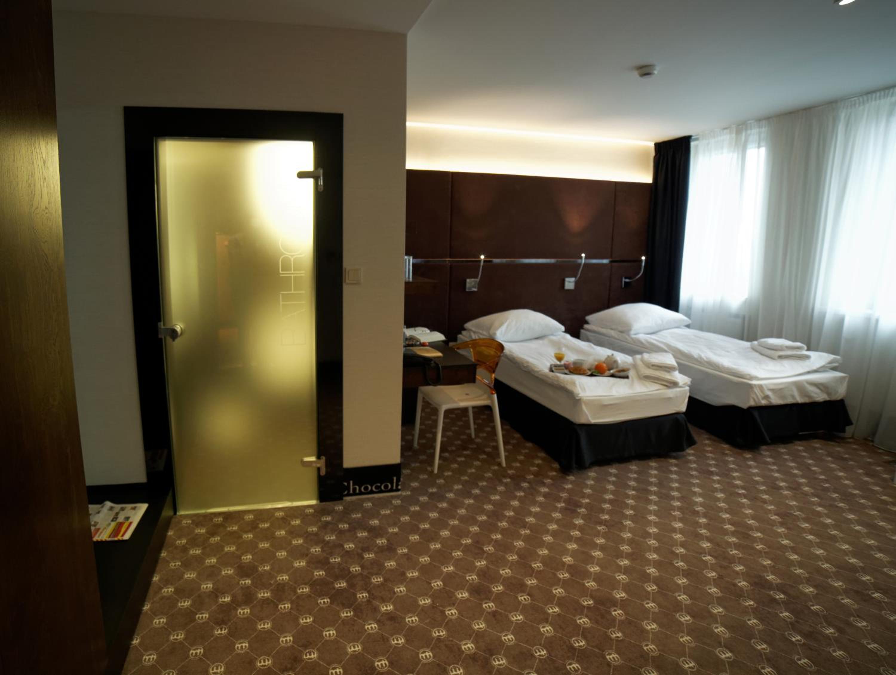 Twin Room - Photo 3