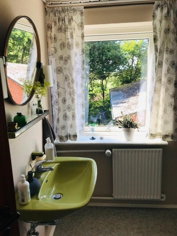 Twin Room with own Toilet and Shared Shower photo 3