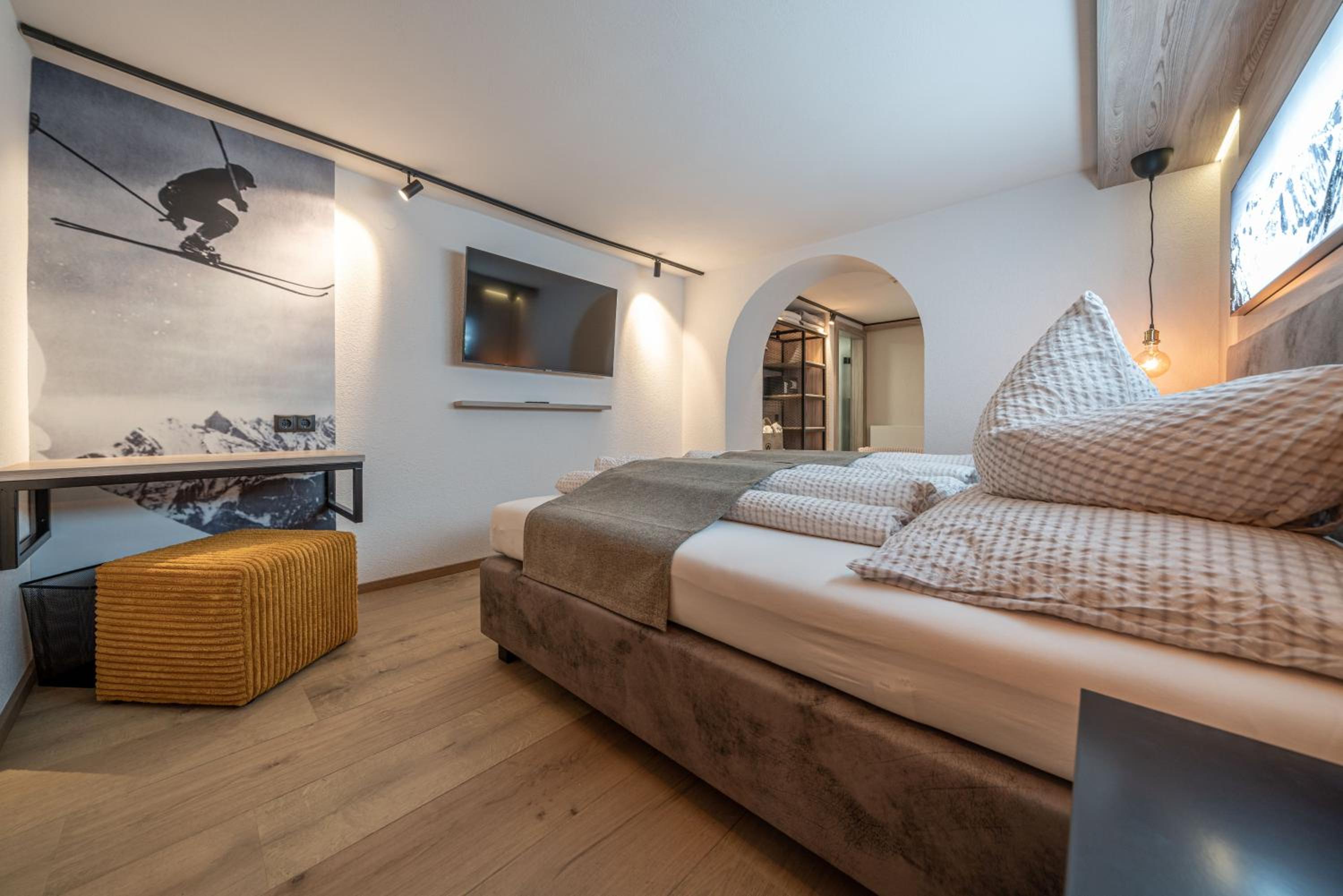 Deluxe Double Room with Extra Bed - Photo 4