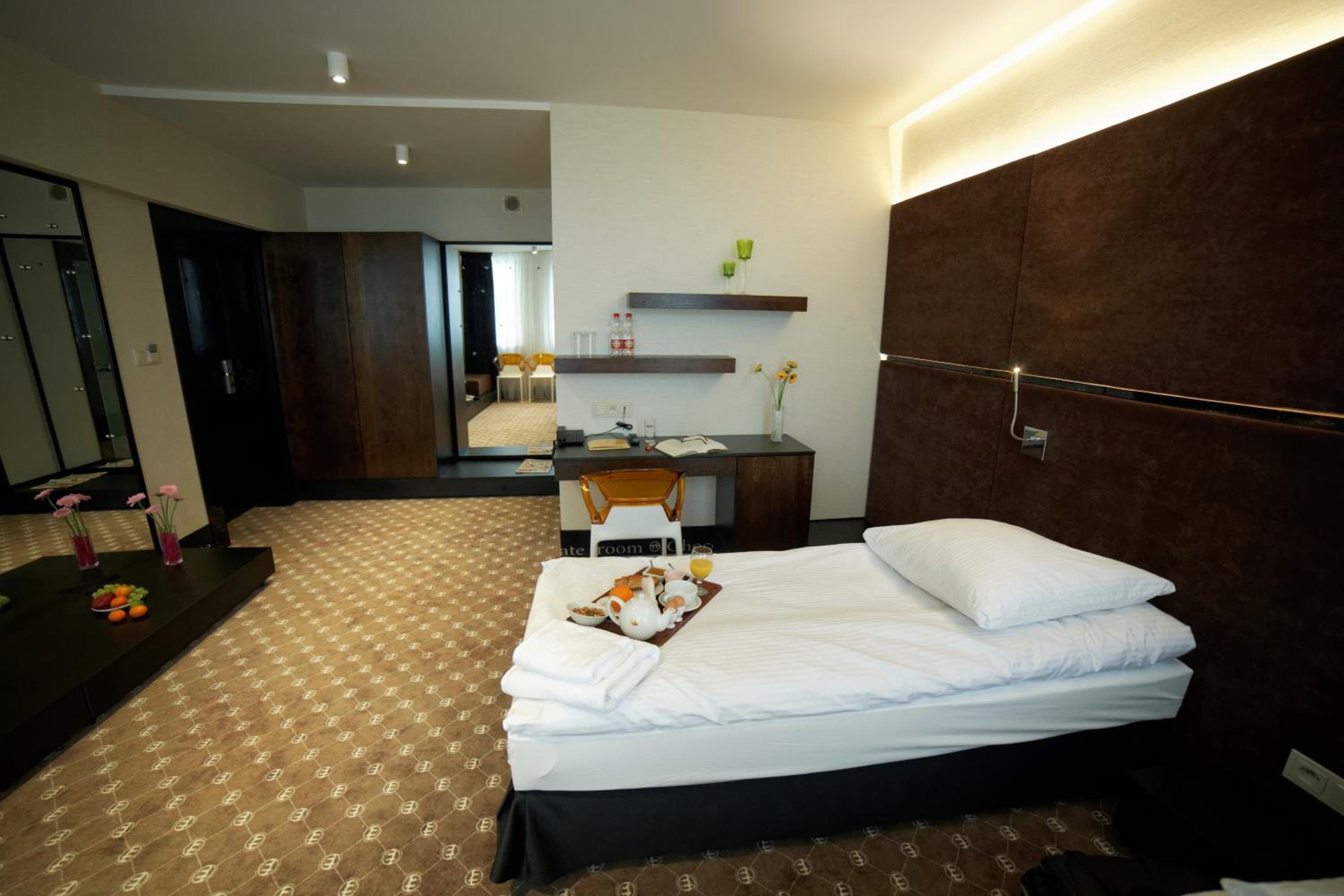 Twin Room - Photo 4