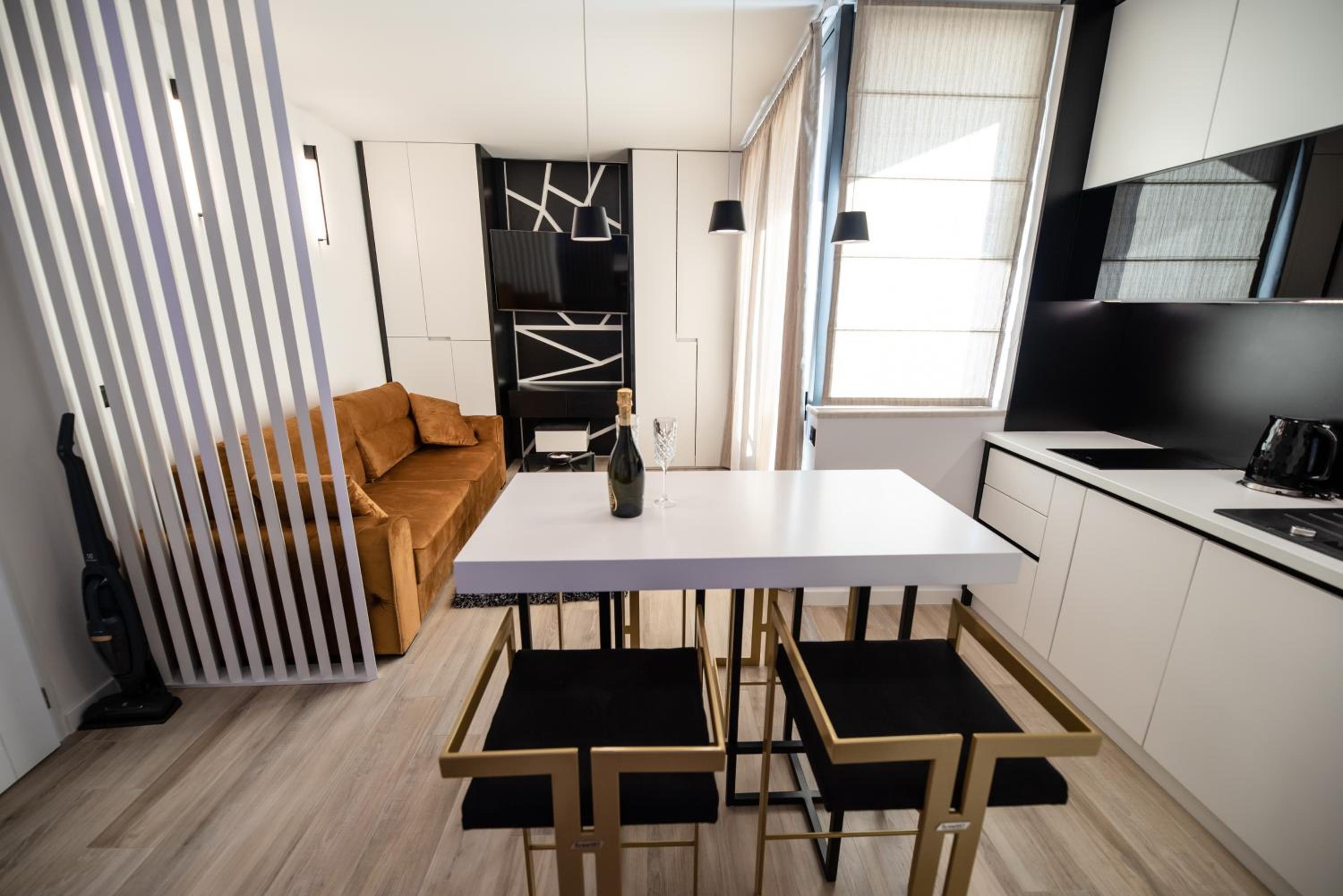 Studio with Terrace and Gym Access - Photo 29