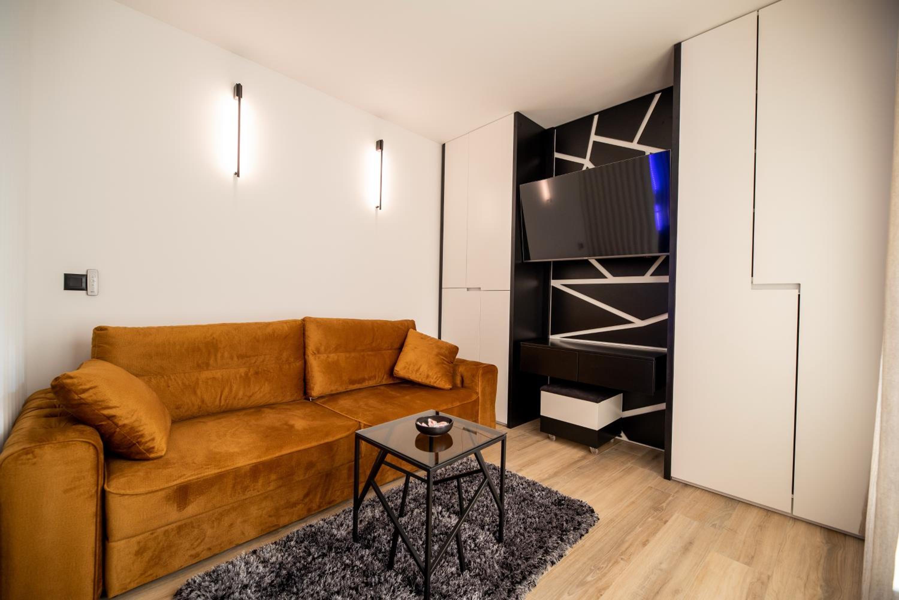 Studio with Terrace and Gym Access - Photo 32