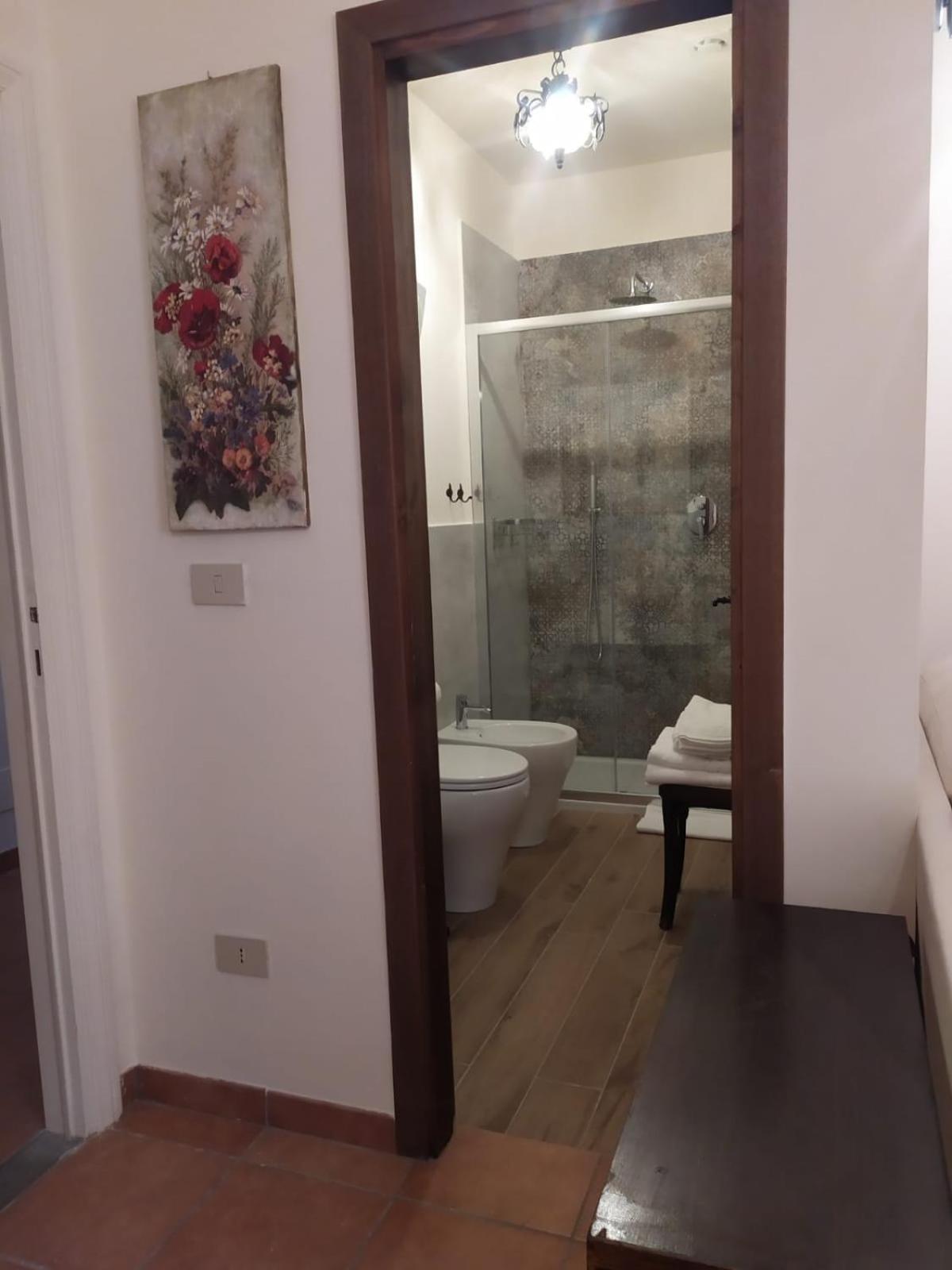 Large Double Room photo 3