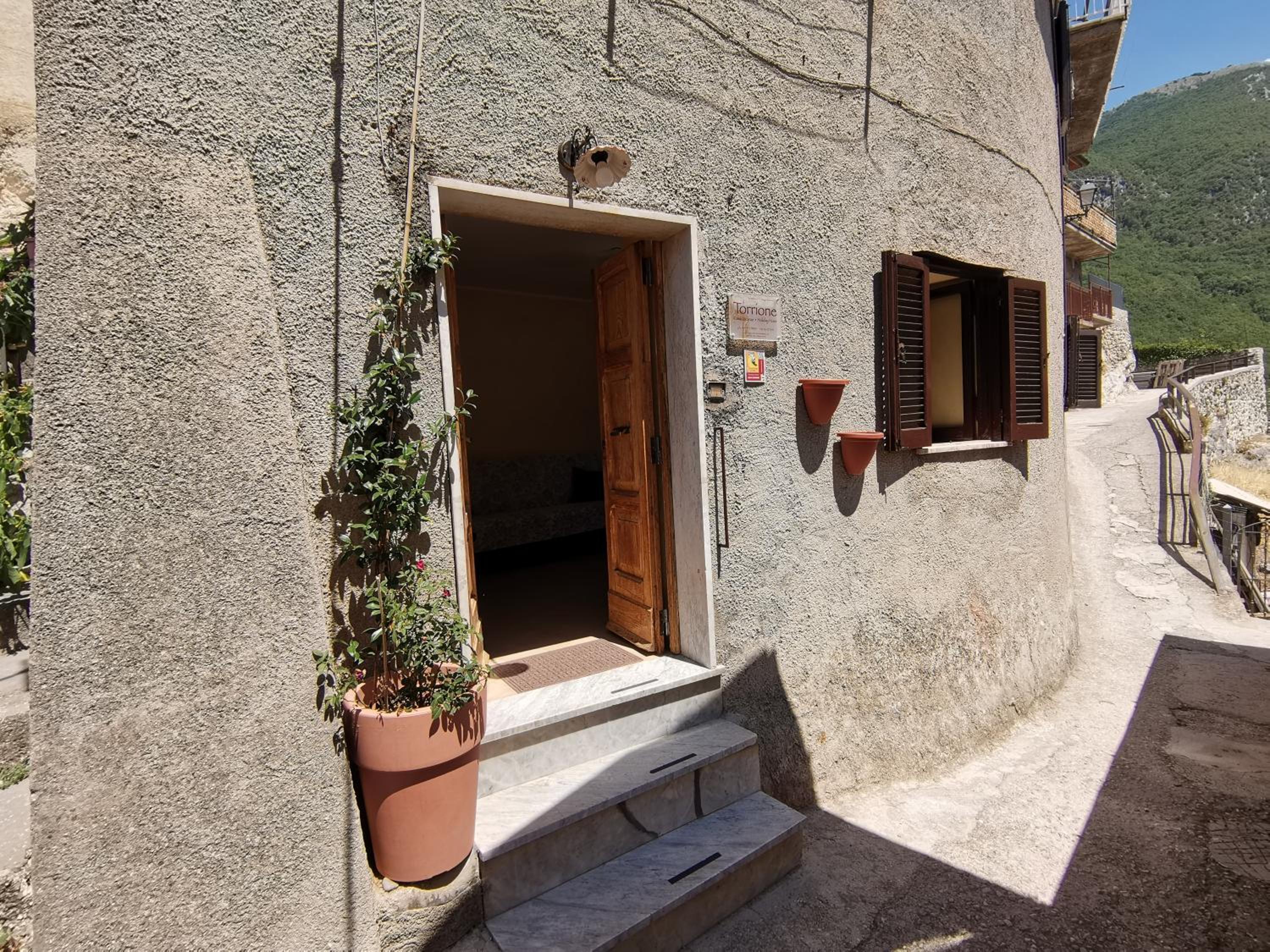 Two-Bedroom House - Photo 10