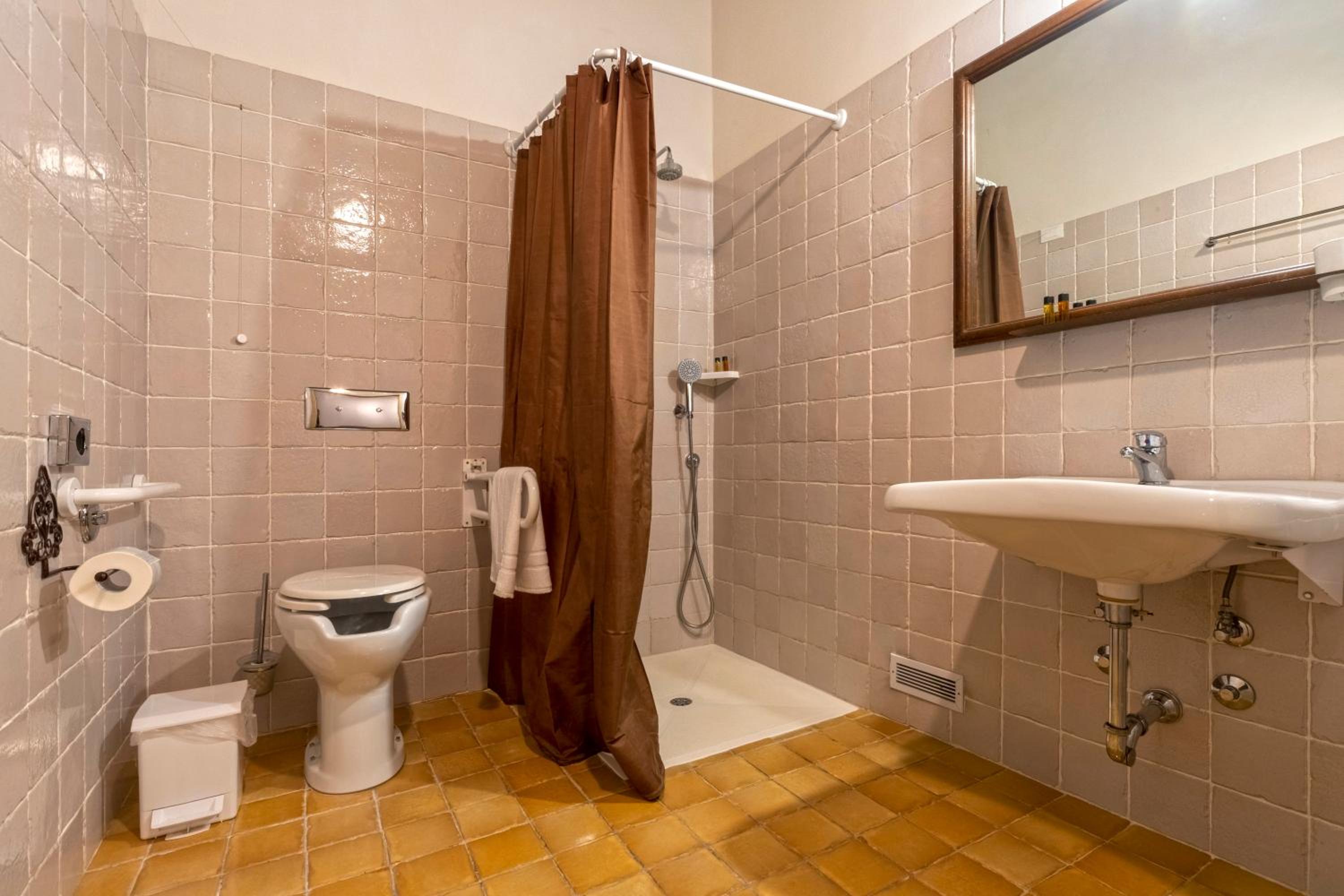 Classic Triple Room - Photo 2