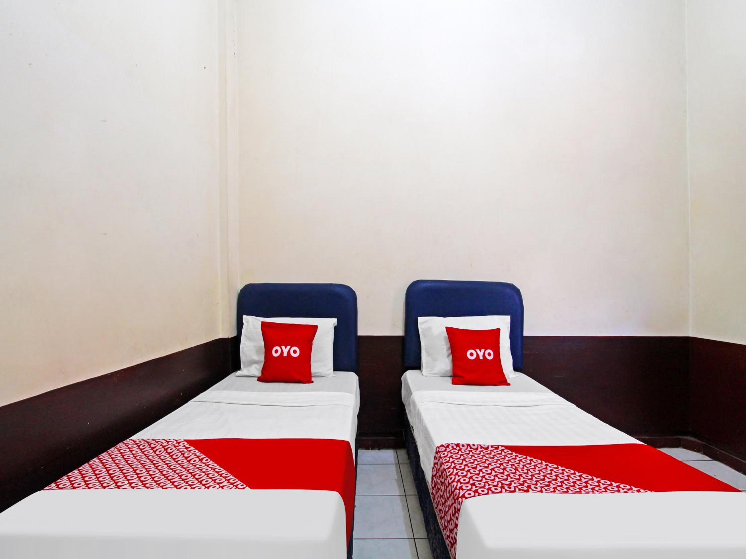 Standard Twin Room - Photo 9