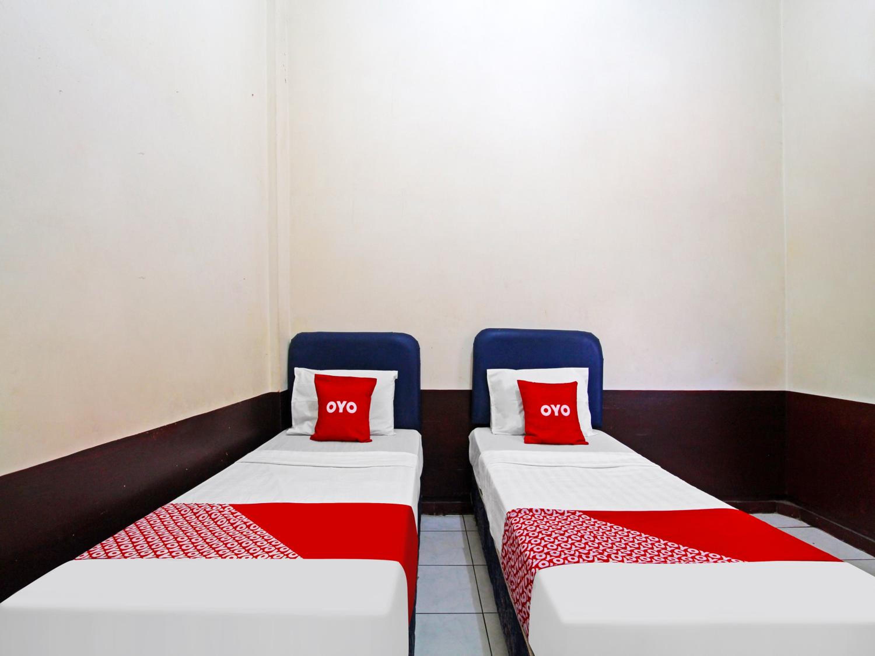Standard Twin Room - Photo 4